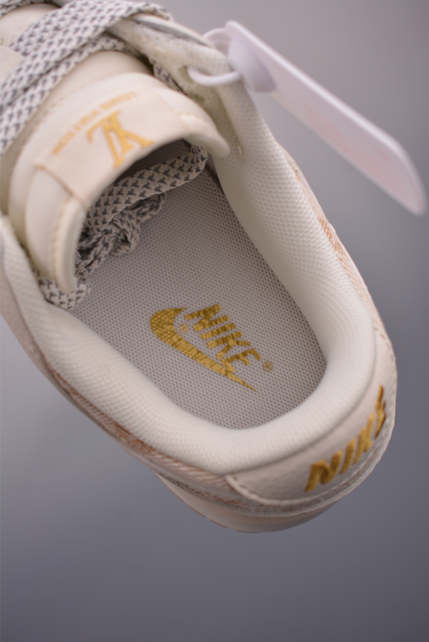 Nike SB Dunk Low Louis Vuitton Collaboration Premium Leather Sneakers 9 i1751583560051 5537 0 8