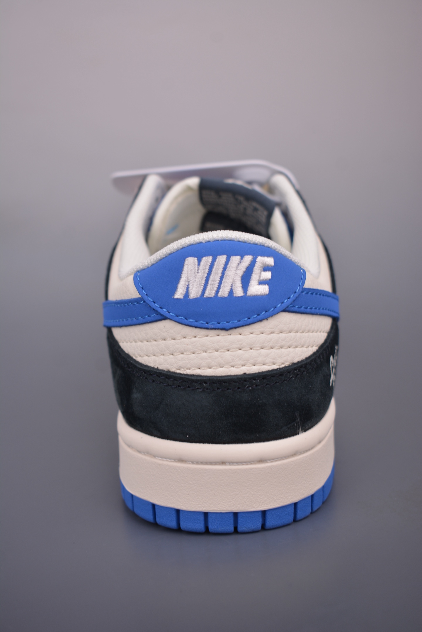 Nike SB Dunk Low Louis Vuitton Collaboration Premium Sneakers 5 i1751583655114 7602 0 3