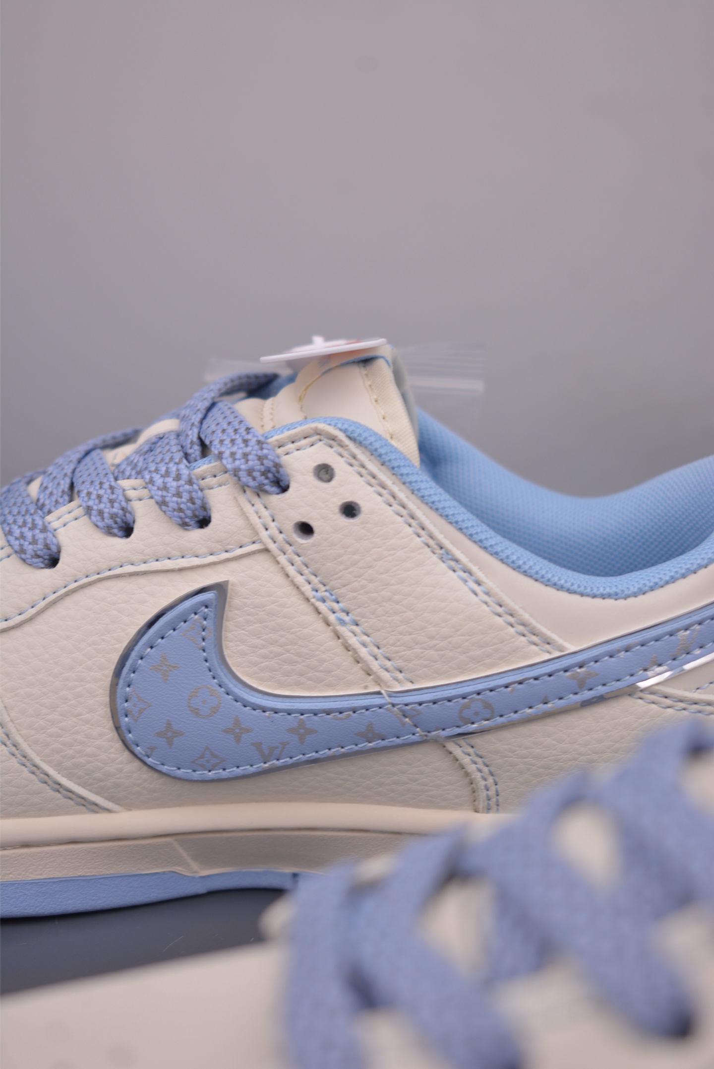 Nike SB Dunk Low Louis Vuitton Collab Premium Leather Sneakers 9 i1751583708316 9807 0 7