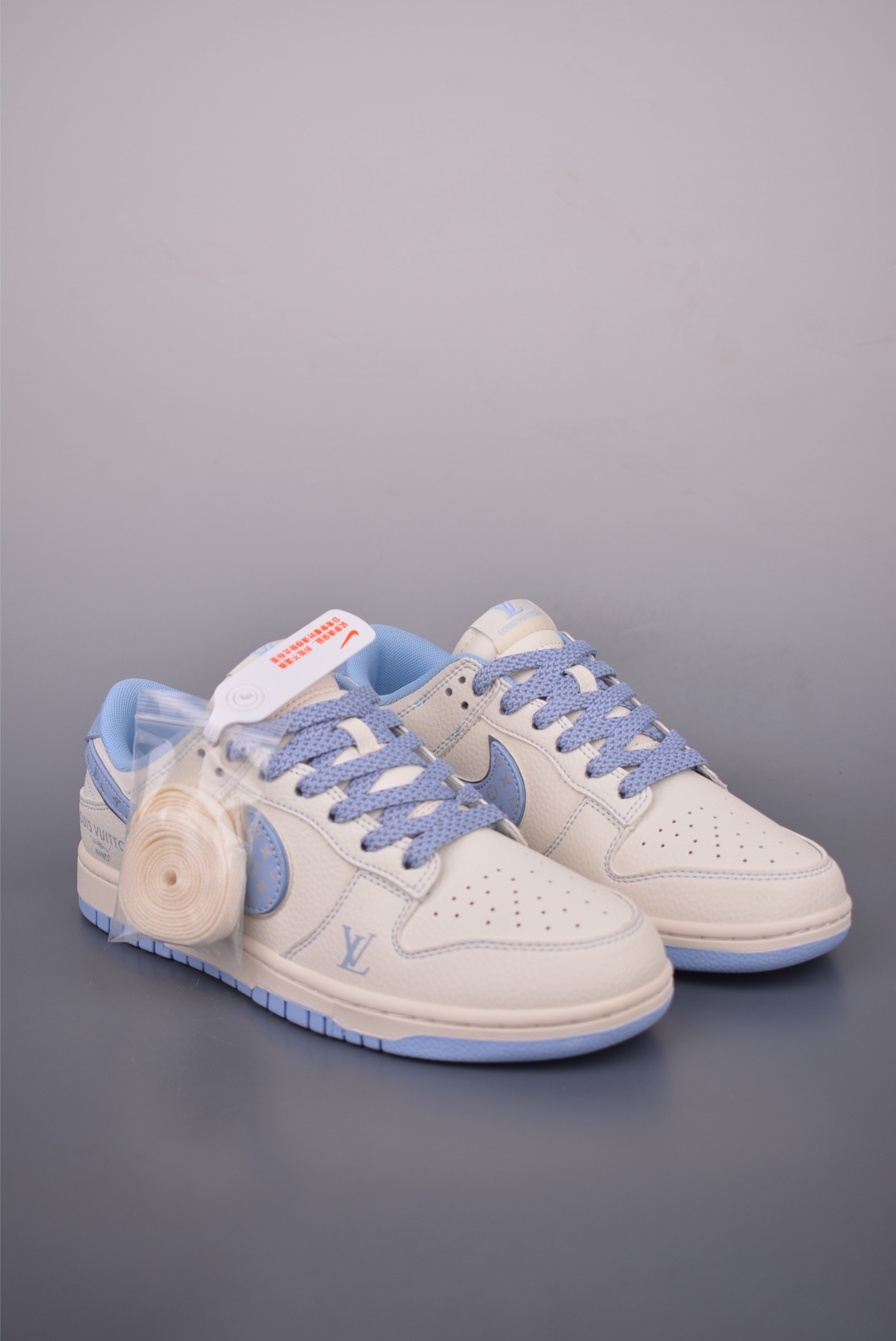 Nike SB Dunk Low Louis Vuitton Collab Premium Leather Sneakers 2 i1751583708337 517 0 0