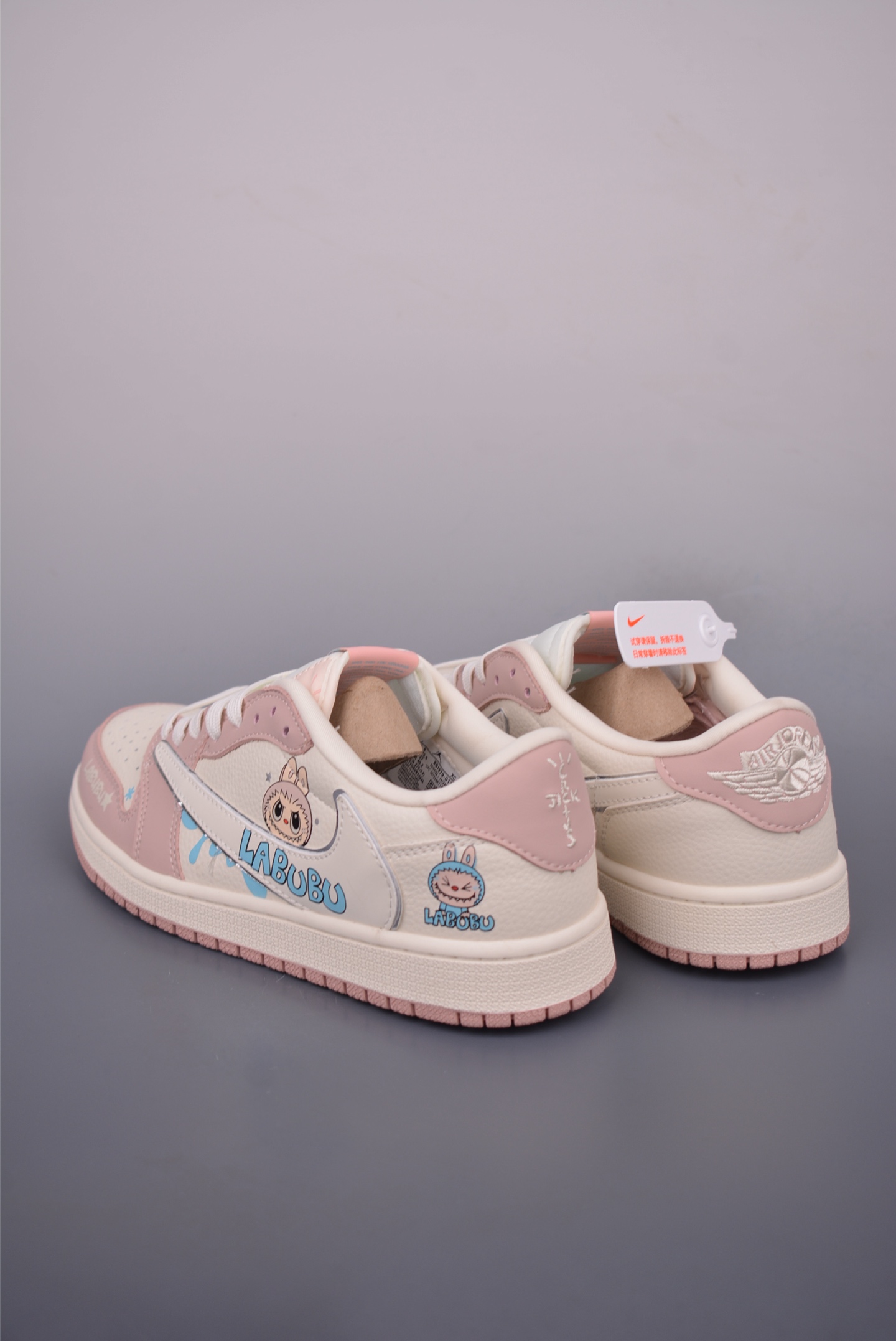 260 Fragment x Travis Scott x LUBUBU Air Jordan 1 Low 三方联名倒钩 XB1979-011-Chinese UA Cheap High Quatity Brand Clothes Bags handbags Sneakers wholesale wholesaler seller from China Factory suppliers Fashion Clothing Shoes best Quality Beautiful Price 260 Fragment x Travis Scott x LUBUBU Air Jordan 1 Low 三方联名倒钩 XB1979-011