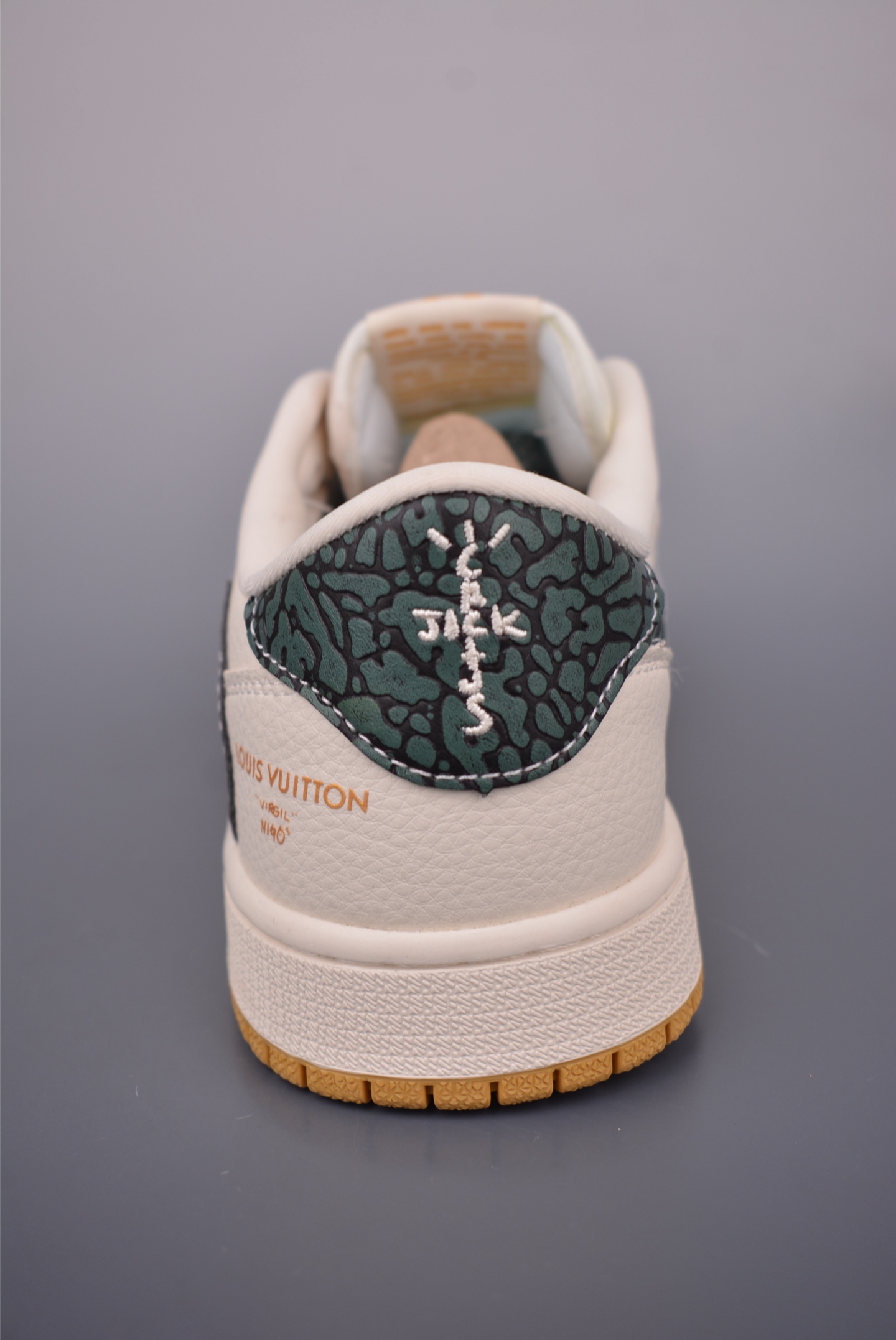 Louis Vuitton x Travis Scott Air Jordan 1 Low Collab Sneakers 5 i1751584001136 463 0 3