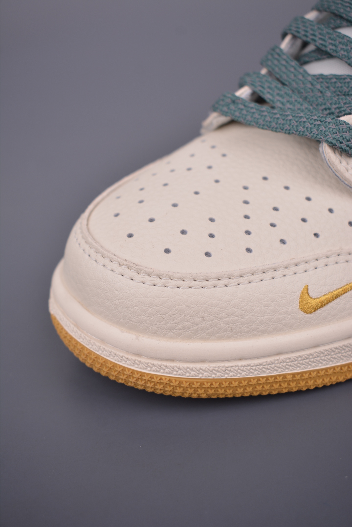 Louis Vuitton x Travis Scott Air Jordan 1 Low Collab Sneakers 7 i1751584006949 8781 0 5