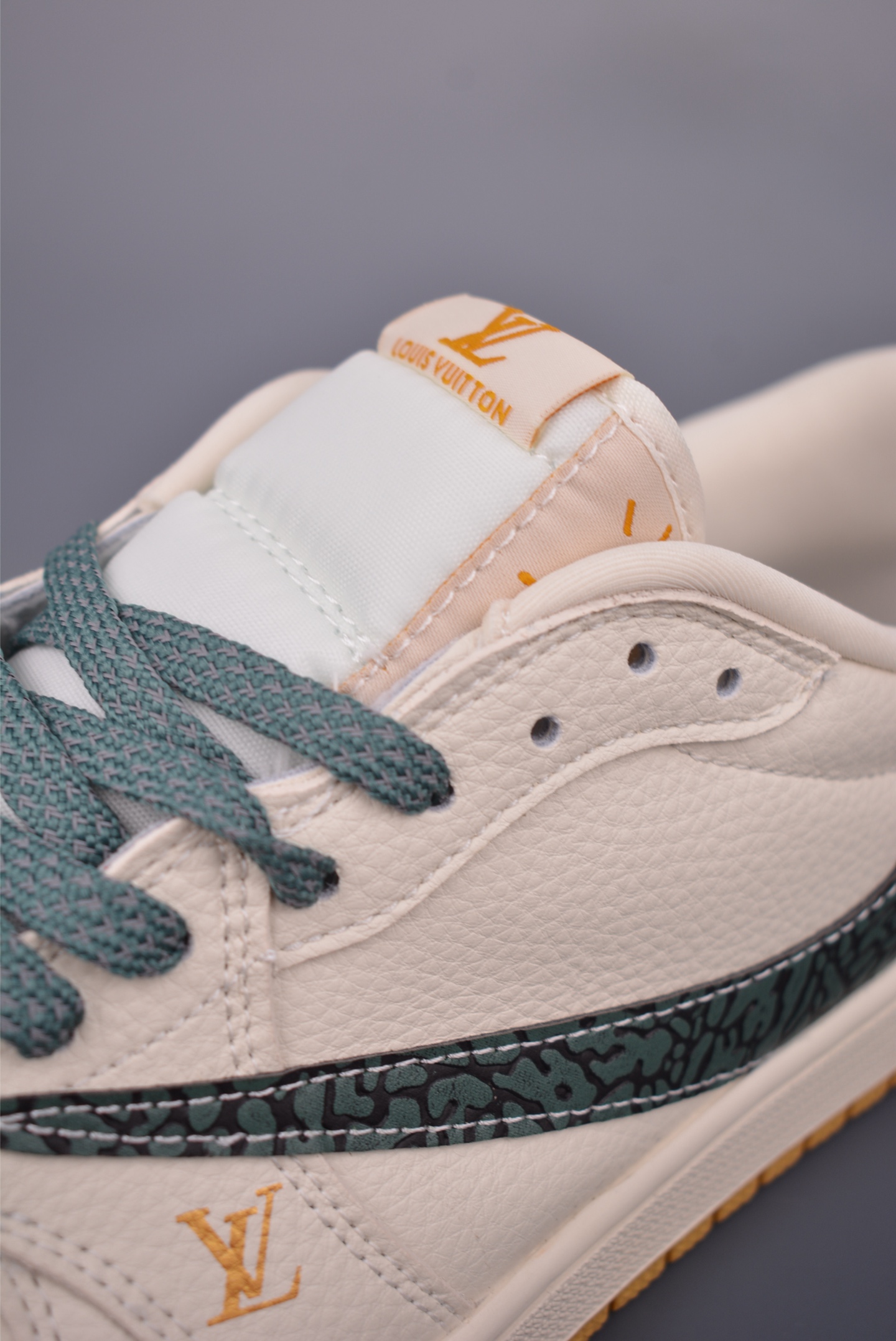 Louis Vuitton x Travis Scott Air Jordan 1 Low Collab Sneakers 8 i1751584006966 2280 0 6