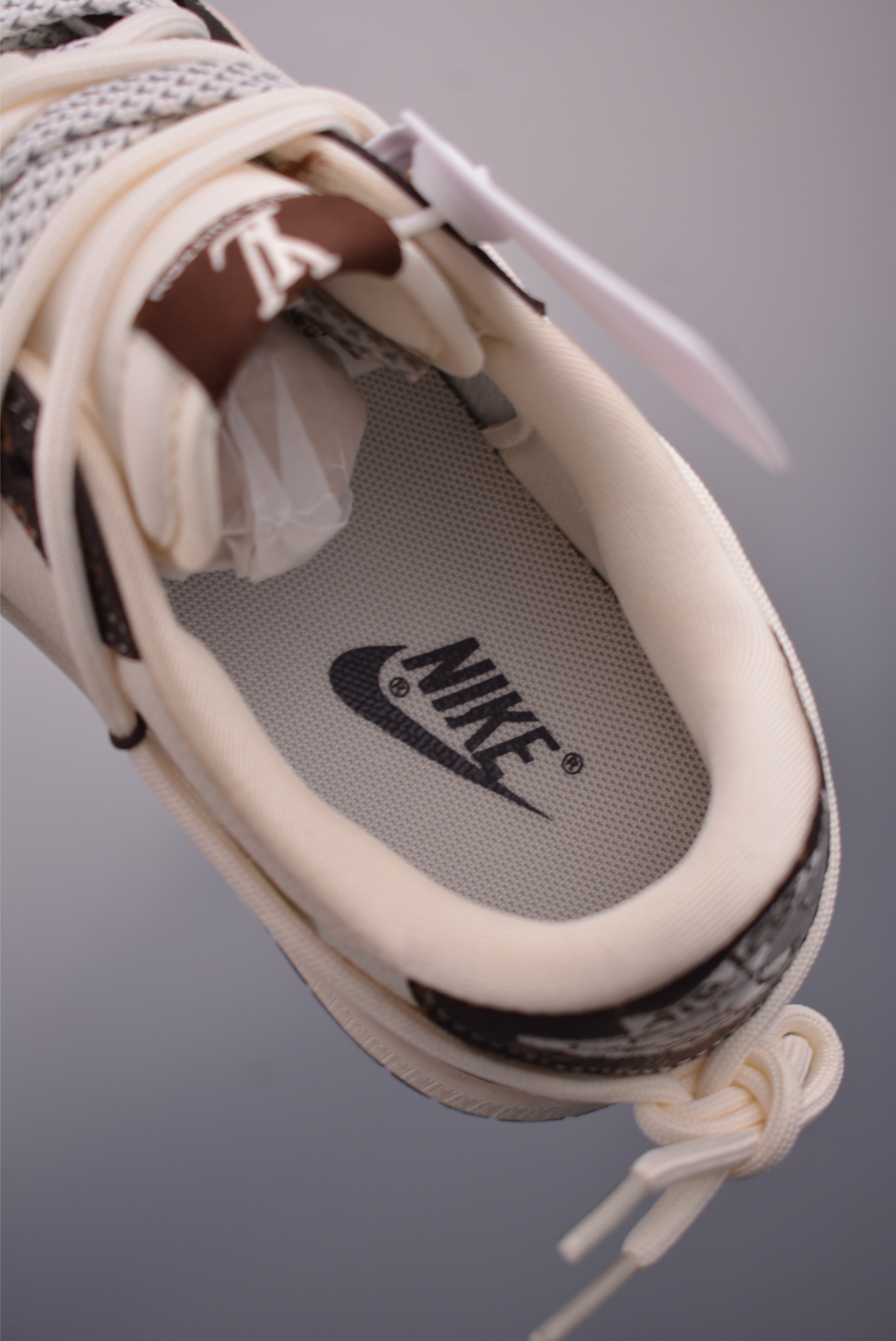 300 纯原大厂出品 极力推荐 LV联名 解构绑带 DM6868-101-Chinese UA Cheap High Quatity Brand Clothes Bags handbags Sneakers wholesale wholesaler seller from China Factory suppliers Fashion Clothing Shoes best Quality Beautiful Price 300 纯原大厂出品 极力推荐 LV联名 解构绑带 DM6868-101