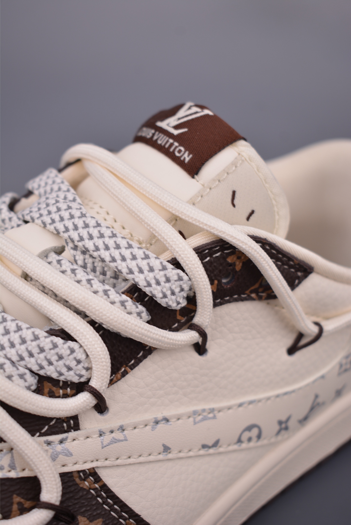 300 纯原大厂出品 极力推荐 LV联名 解构绑带 DM6868-101-Chinese UA Cheap High Quatity Brand Clothes Bags handbags Sneakers wholesale wholesaler seller from China Factory suppliers Fashion Clothing Shoes best Quality Beautiful Price 300 纯原大厂出品 极力推荐 LV联名 解构绑带 DM6868-101