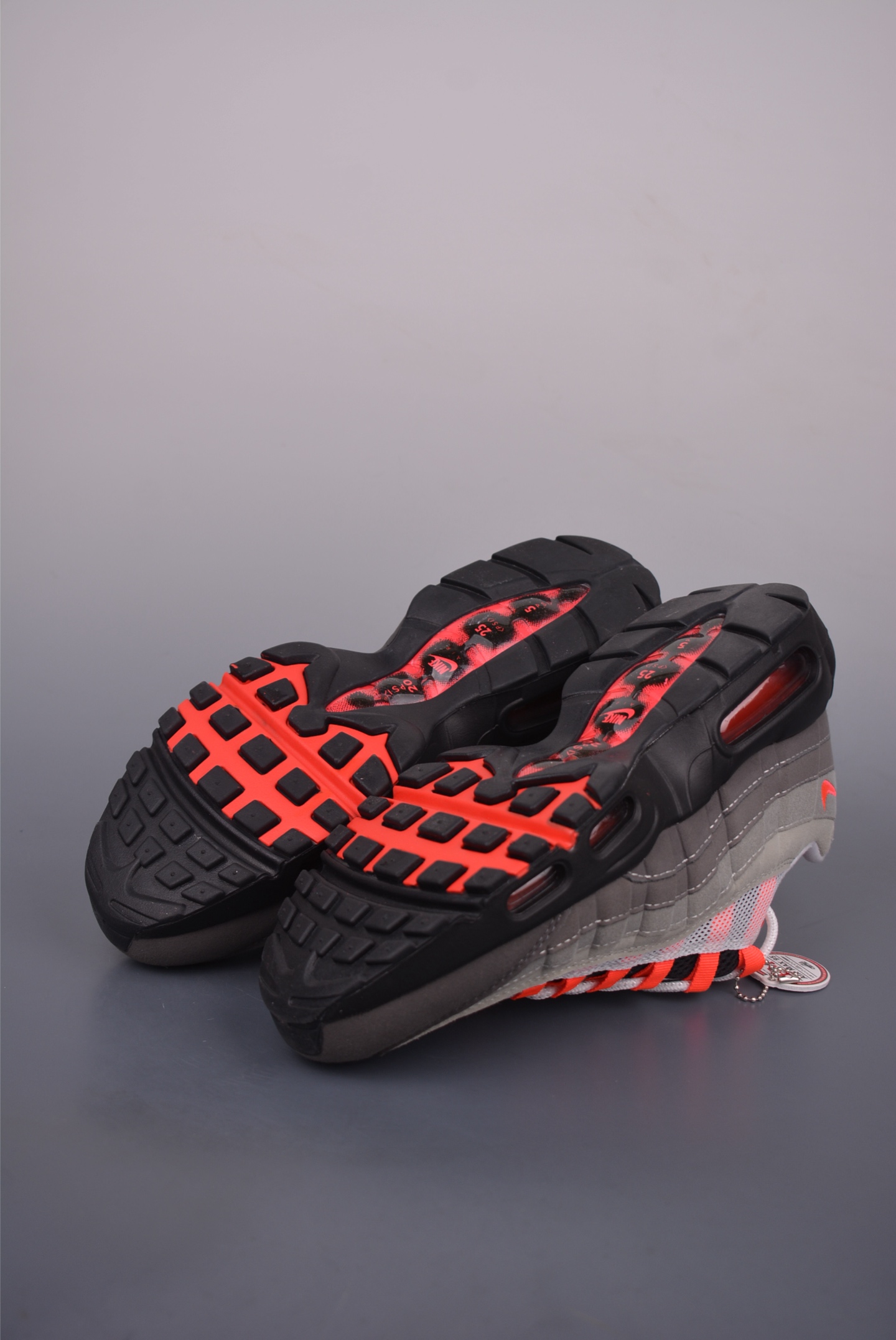 Nike Air Max 95: Iconic Design, Cushioned Comfort, and Versatile Style 4 i1751659759211 9311 0 2