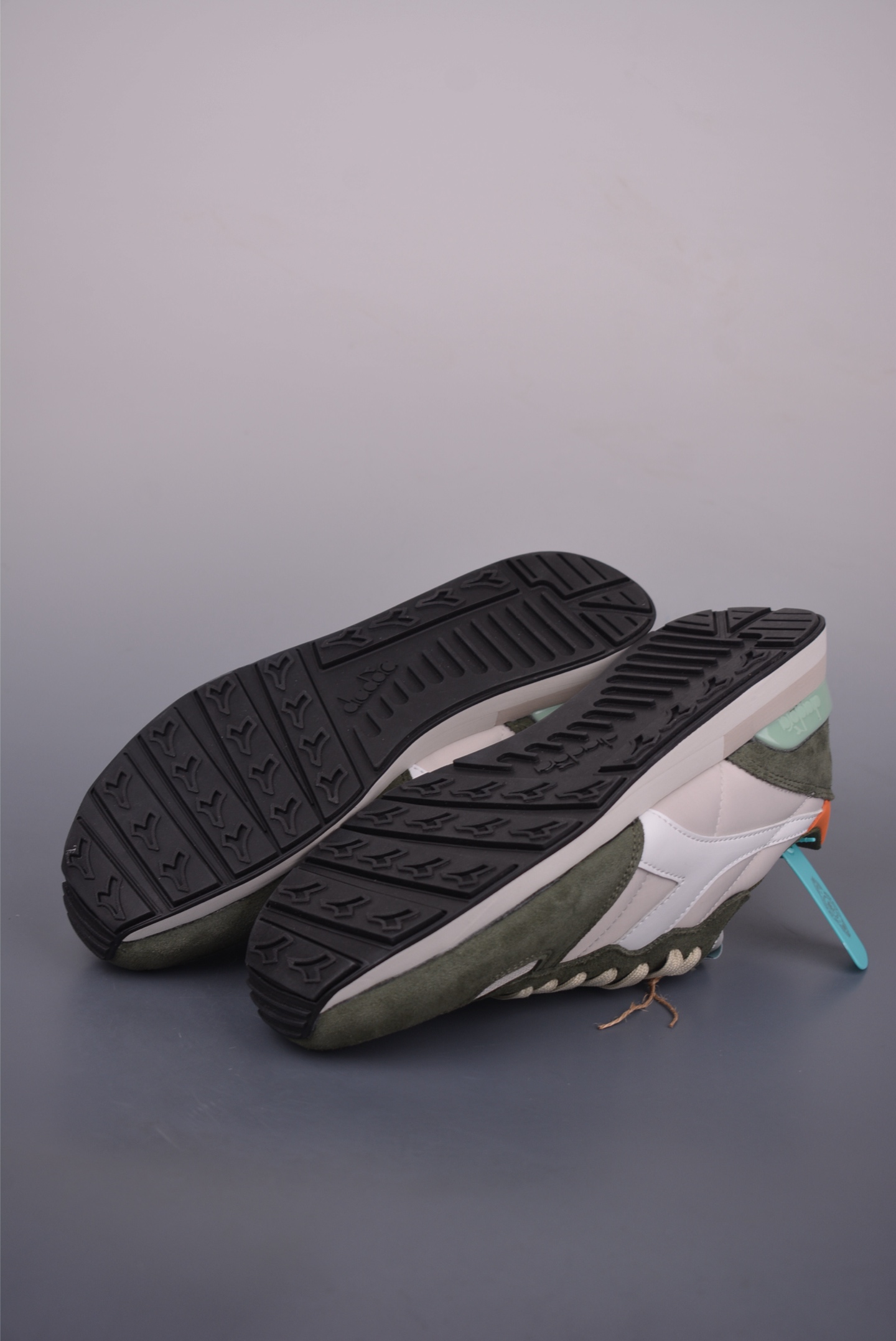 190 diadora迪亚多纳Camaro 涤纶织物牛反绒皮牛皮革 复古跑鞋-Chinese UA Cheap High Quatity Brand Clothes Bags handbags Sneakers wholesale wholesaler seller from China Factory suppliers Fashion Clothing Shoes best Quality Beautiful Price 190 diadora迪亚多纳Camaro 涤纶织物牛反绒皮牛皮革 复古跑鞋