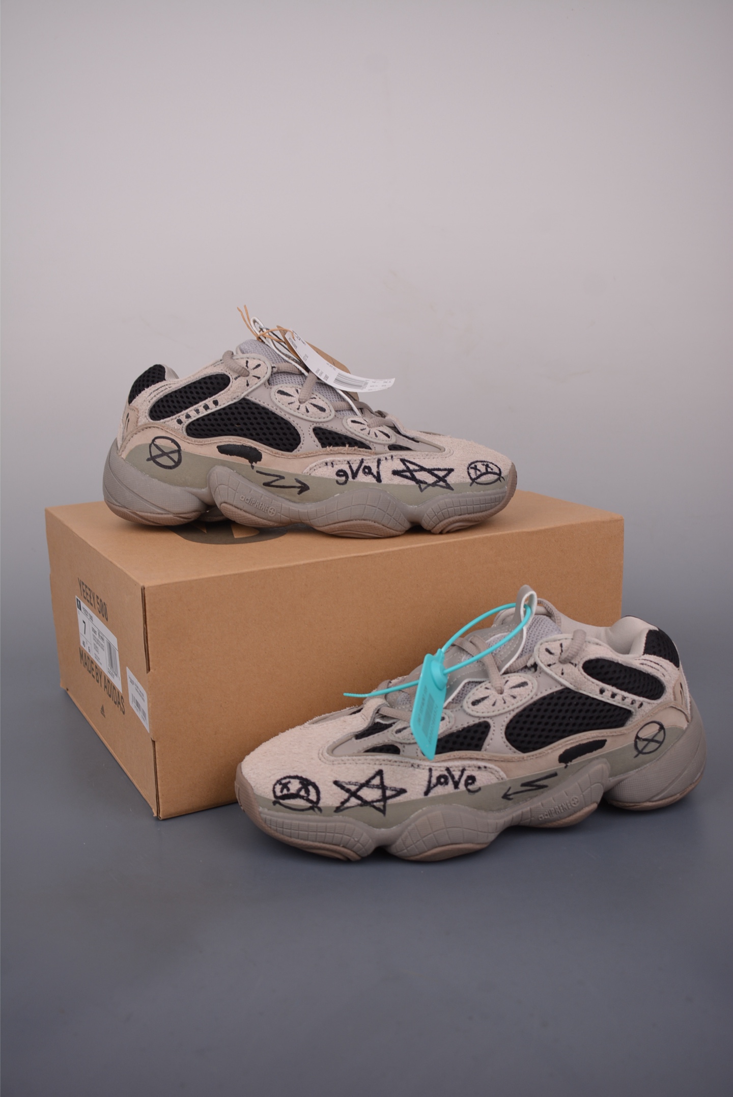 300 Adidas Yeezy 500 莓刻 街头涂鸦 GX3607