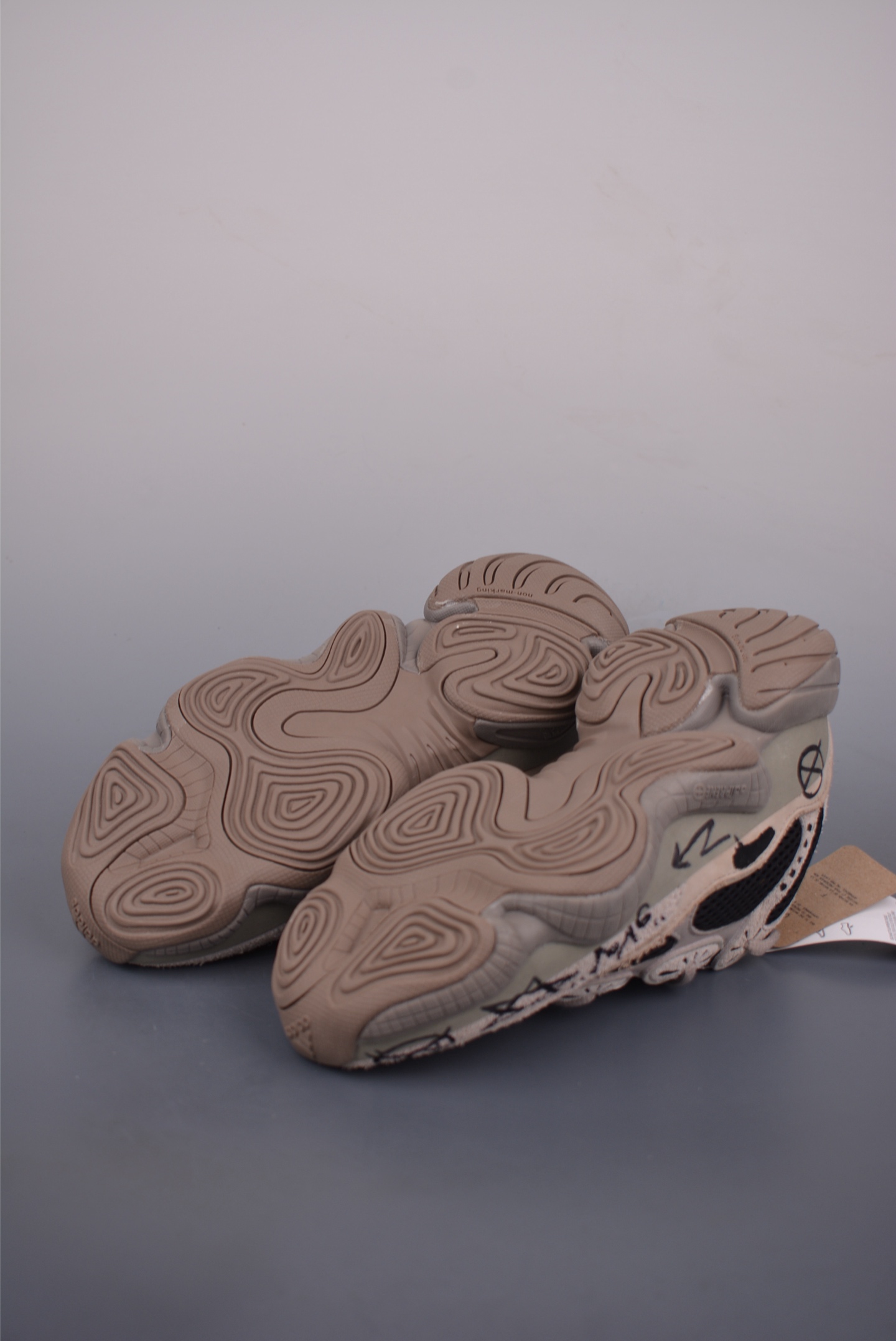 300 Adidas Yeezy 500 莓刻 街头涂鸦 GX3607