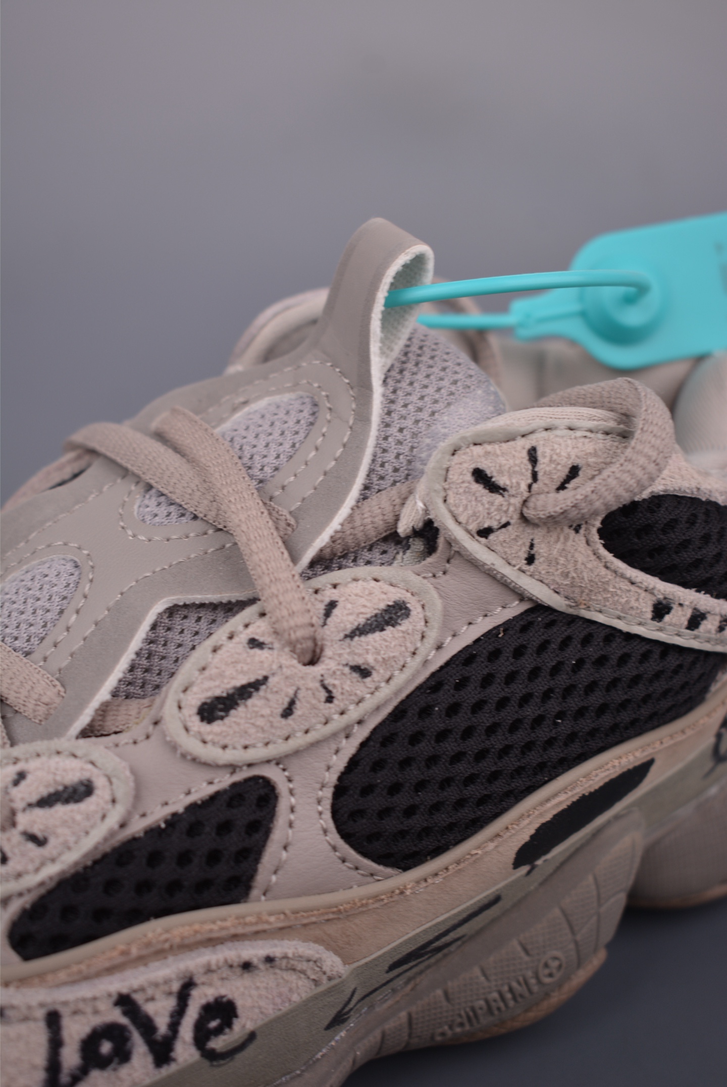 300 Adidas Yeezy 500 莓刻 街头涂鸦 GX3607