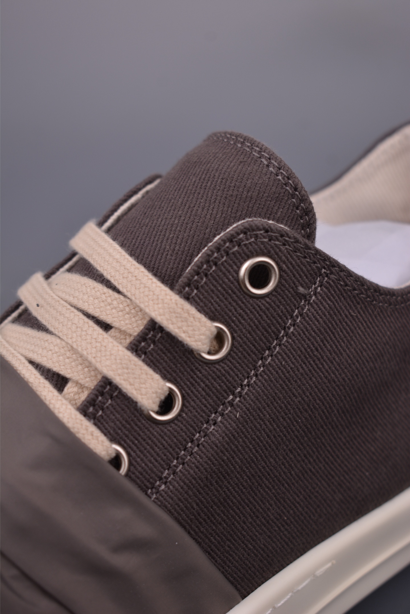 550 Rick Owens RO Mega 瑞克·欧文斯 DRKSHDW 深灰帆布 侵权三角 RU01E3814-Chinese UA Cheap High Quatity Brand Clothes Bags handbags Sneakers wholesale wholesaler seller from China Factory suppliers Fashion Clothing Shoes best Quality Beautiful Price 550 Rick Owens RO Mega 瑞克·欧文斯 DRKSHDW 深灰帆布 侵权三角 RU01E3814