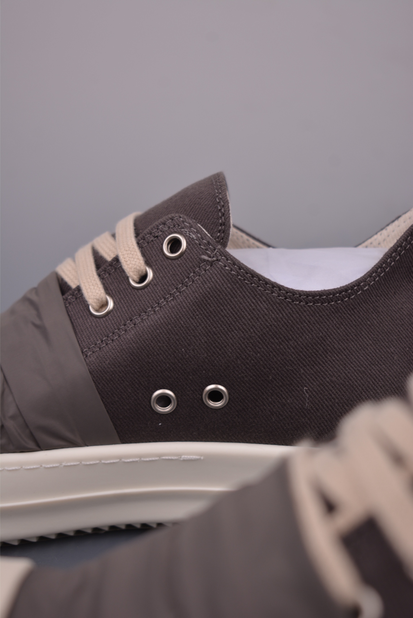 550 Rick Owens RO Mega 瑞克·欧文斯 DRKSHDW 深灰帆布 侵权三角 RU01E3814-Chinese UA Cheap High Quatity Brand Clothes Bags handbags Sneakers wholesale wholesaler seller from China Factory suppliers Fashion Clothing Shoes best Quality Beautiful Price 550 Rick Owens RO Mega 瑞克·欧文斯 DRKSHDW 深灰帆布 侵权三角 RU01E3814