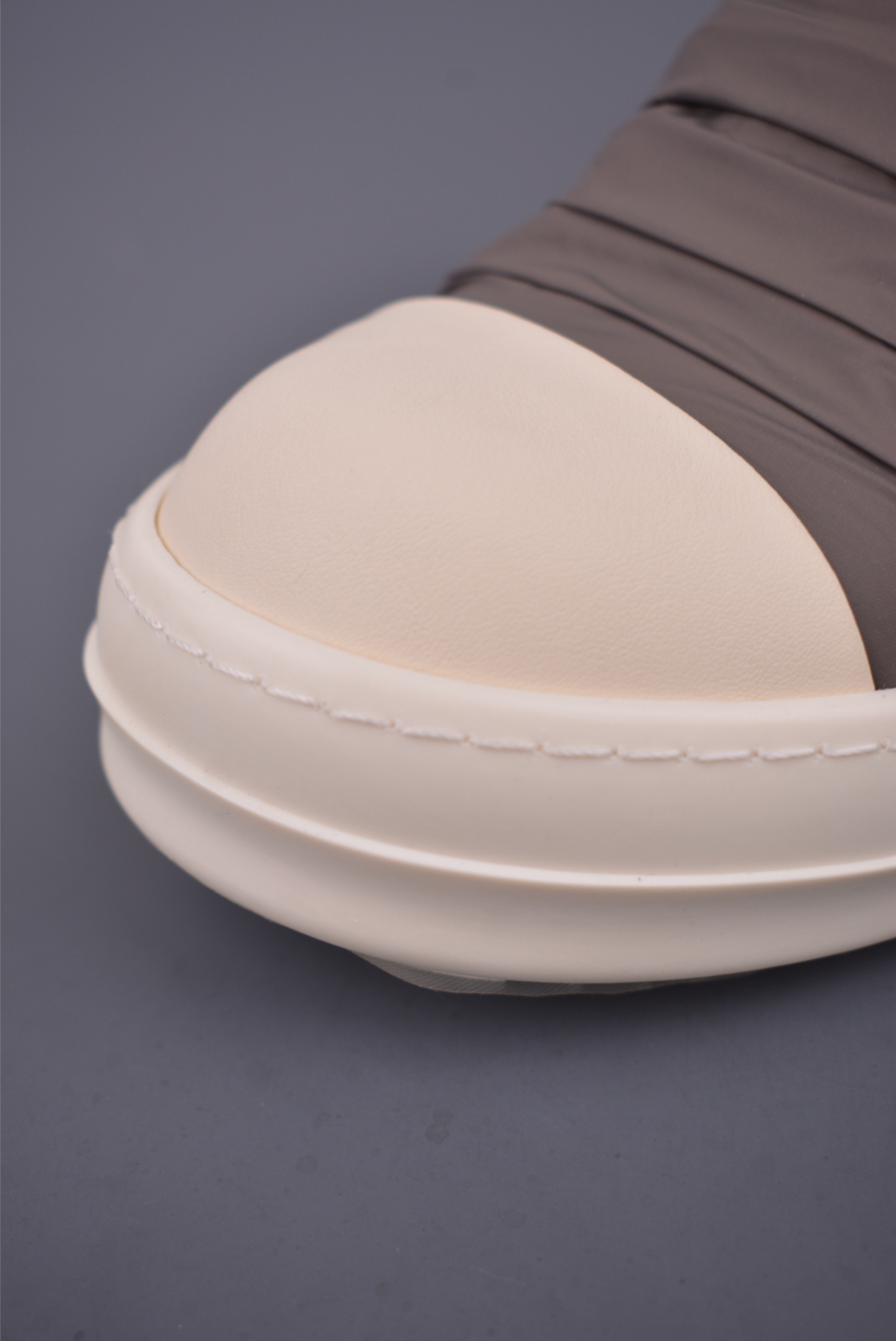 550 Rick Owens RO Mega 瑞克·欧文斯 DRKSHDW 深灰帆布 侵权三角 RU01E3814-Chinese UA Cheap High Quatity Brand Clothes Bags handbags Sneakers wholesale wholesaler seller from China Factory suppliers Fashion Clothing Shoes best Quality Beautiful Price 550 Rick Owens RO Mega 瑞克·欧文斯 DRKSHDW 深灰帆布 侵权三角 RU01E3814