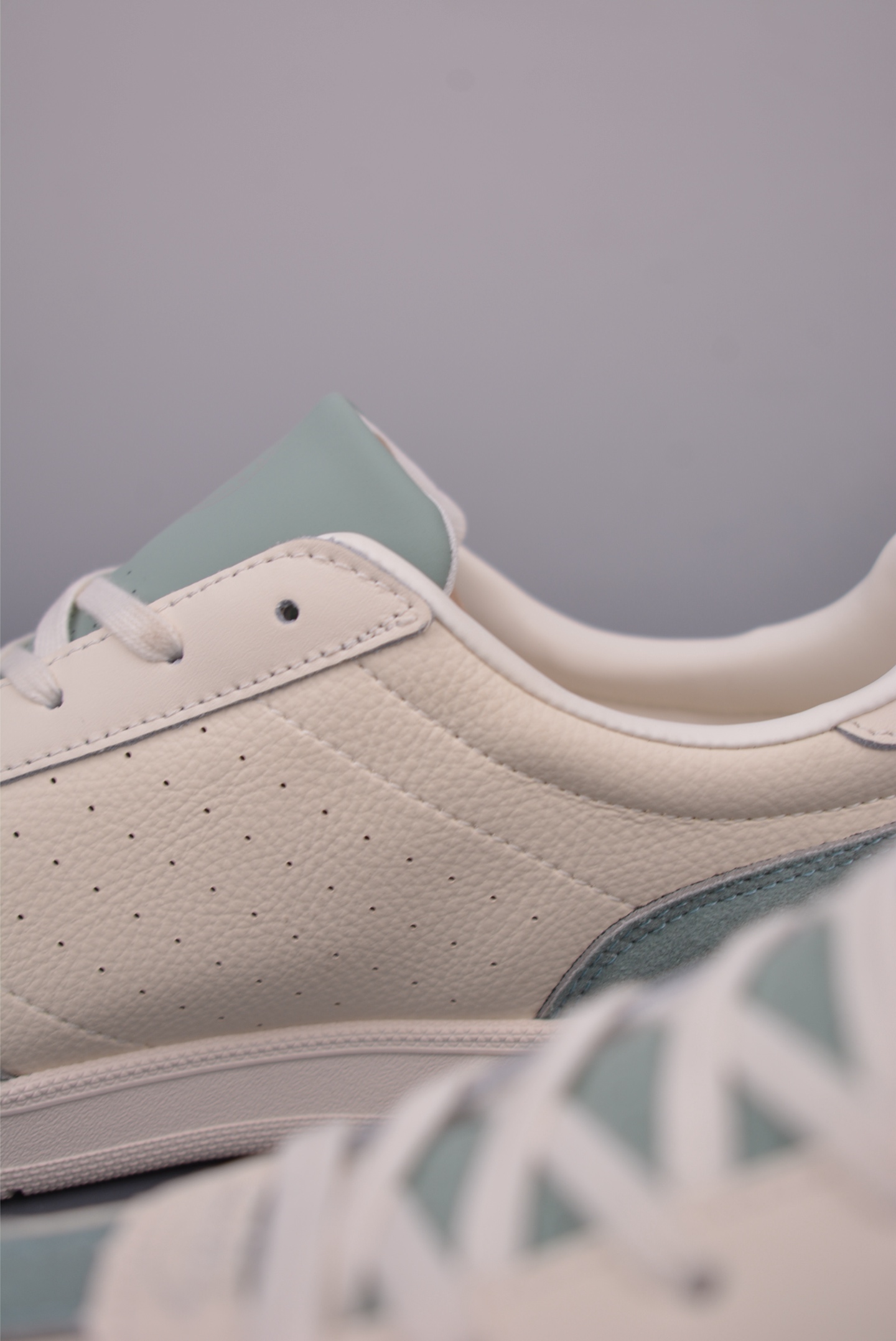 Descente Chron SB Retro Sneakers: Leather Upper, Comfortable, Versatile Style 9 i1751832006061 3362 0 7