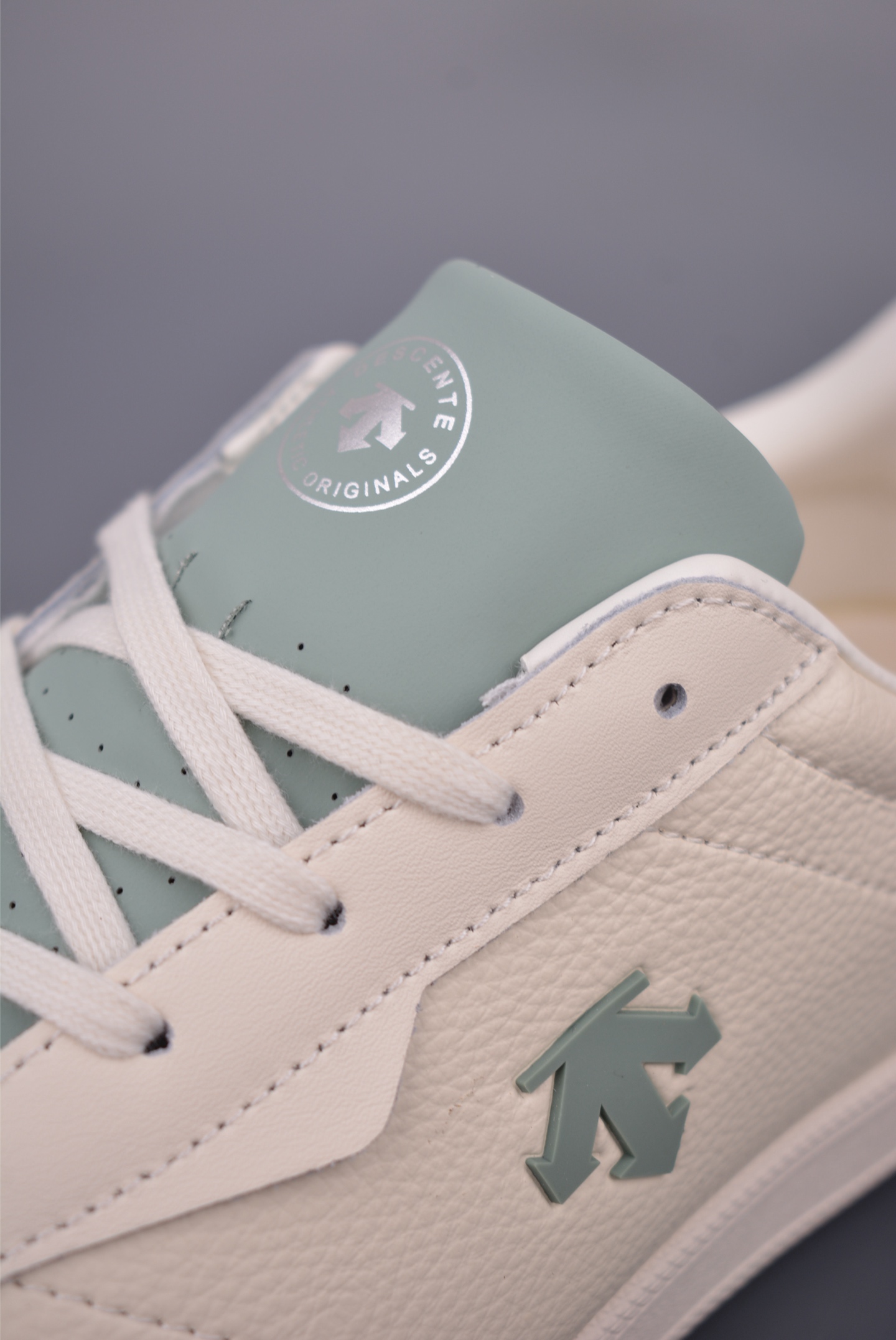 Descente Chron SB Retro Sneakers: Leather Upper, Comfortable, Versatile Style 8 i1751832006105 7617 0 6