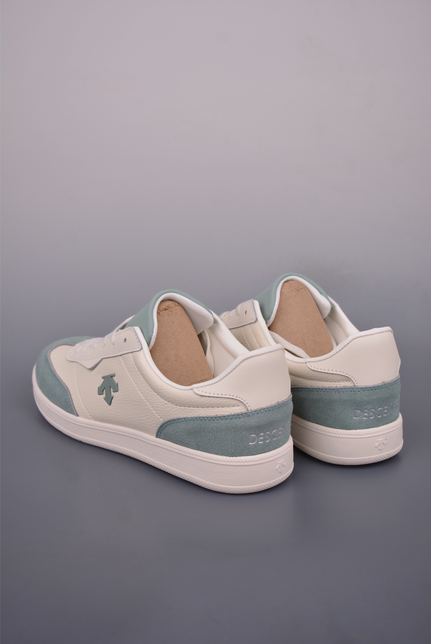 Descente Chron SB Retro Sneakers: Leather Upper, Comfortable, Versatile Style 3 i1751832006109 7933 0 1