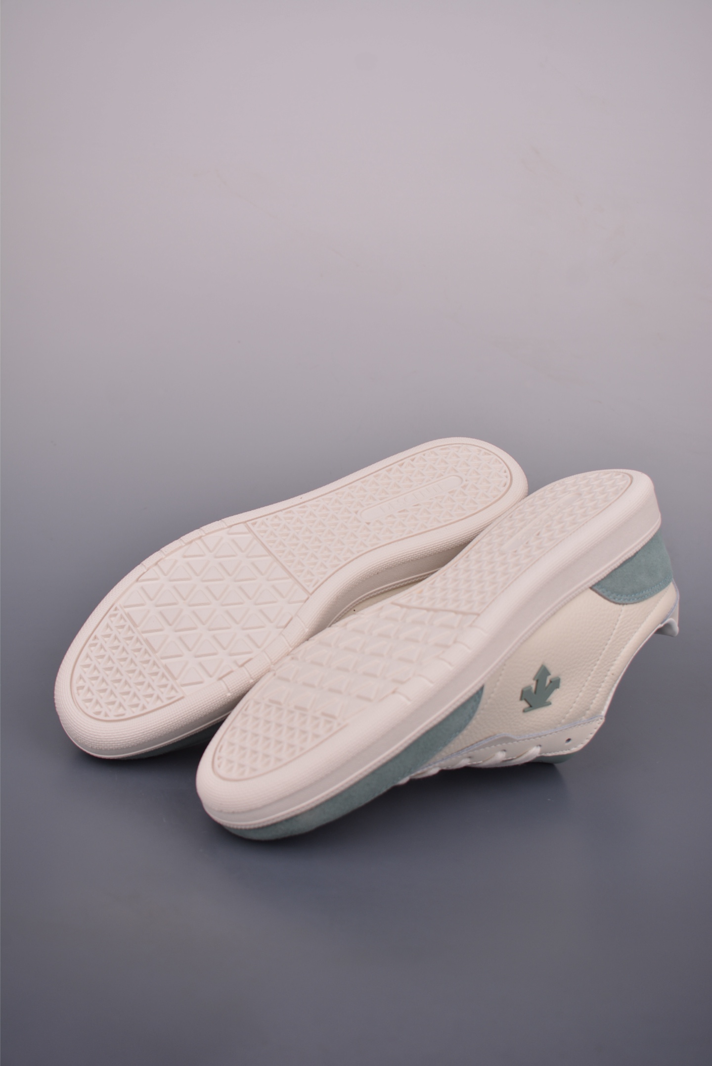 Descente Chron SB Retro Sneakers: Leather Upper, Comfortable, Versatile Style 4 i1751832008401 188 0 2