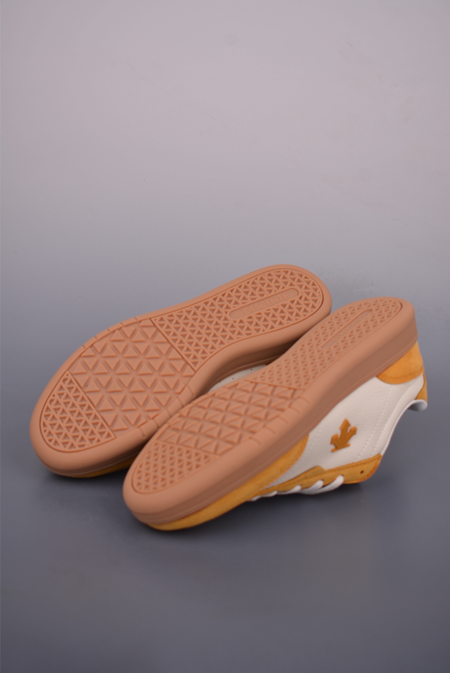 Descente Chron SB Retro Sneakers: Stylish Leather Shoes For Everyday Wear 4 i1751832041956 8930 0 2