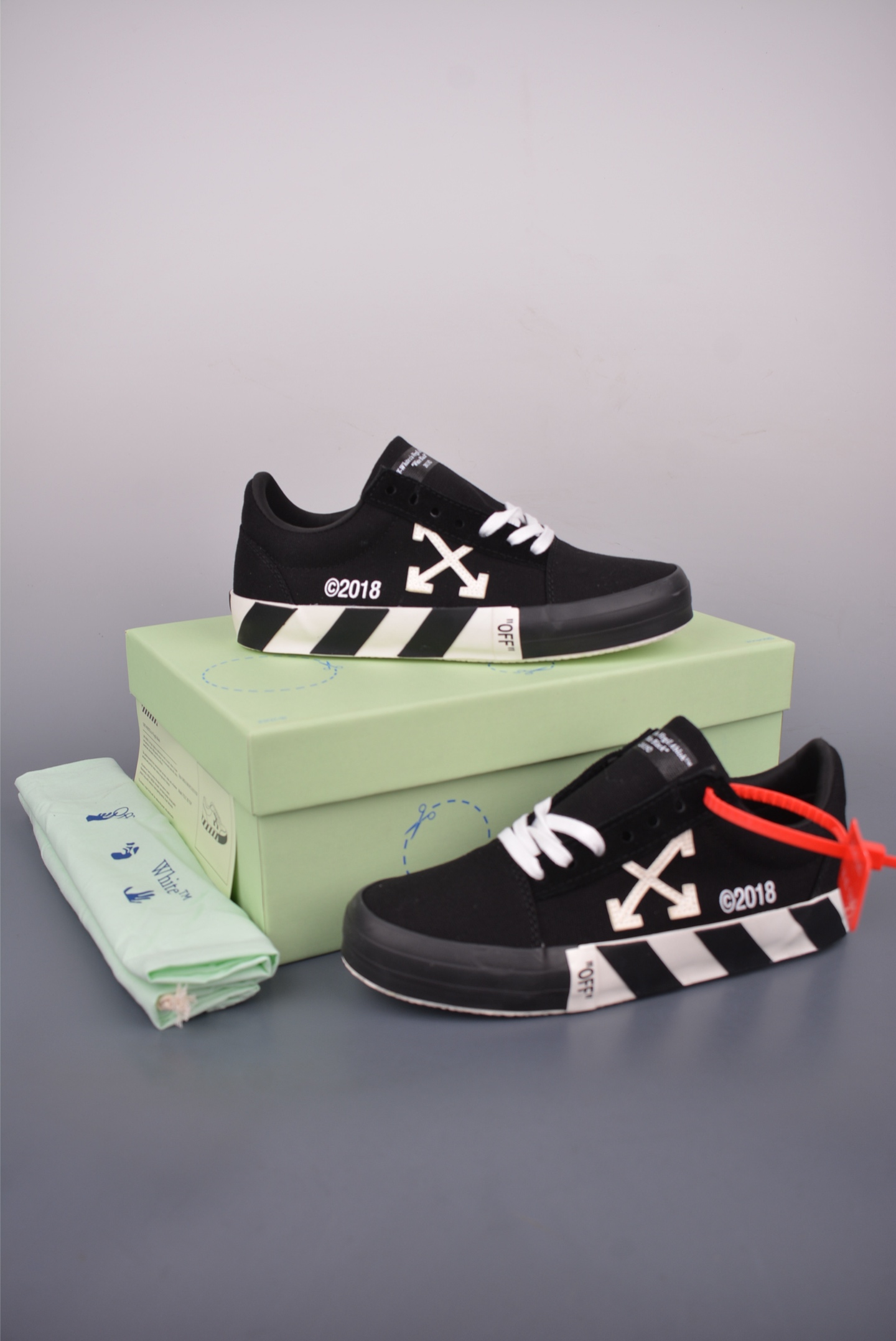 Off-White Vulcanized Low-Top Sneakers - Black/White - Size 36-47 Available 5 i1751832789460 3889 0 4