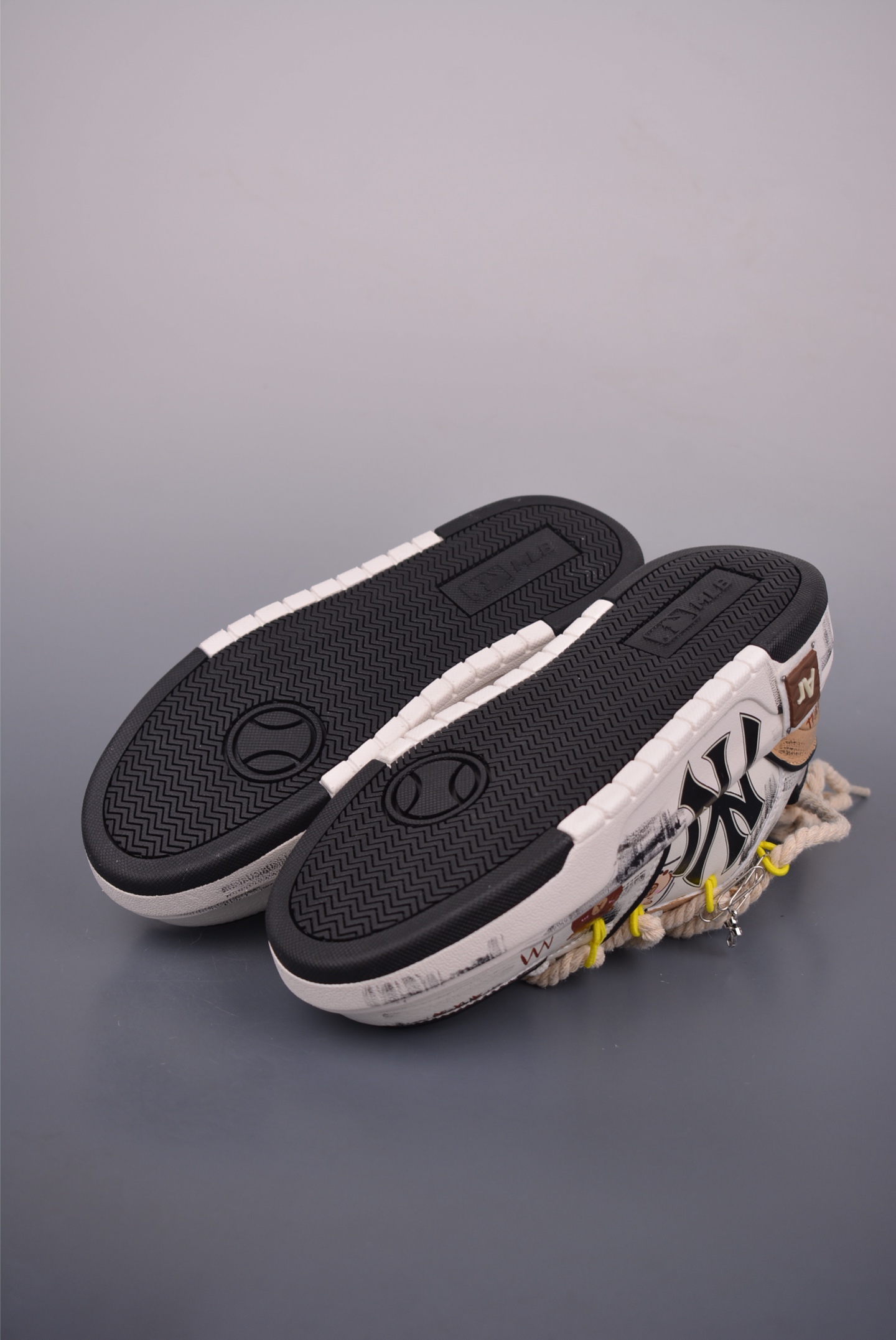 MLB NY Yankees Graffiti Chunky Sneakers - Elevated Style & Comfort 3 i1751833766926 1066 0 2