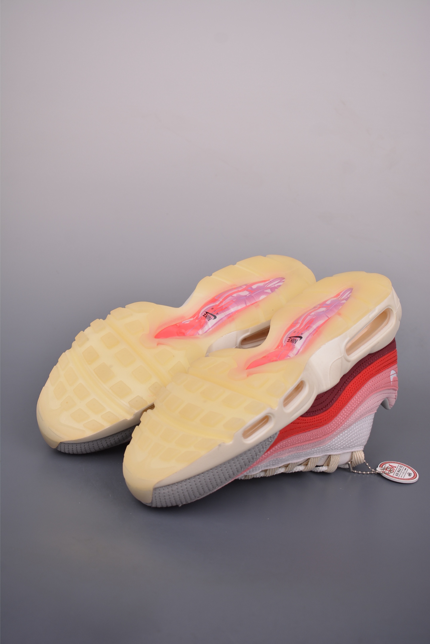Nike Air Max 95: Iconic Style, Cushioned Comfort, and Versatile Design 4 i1751913339399 9499 0 2