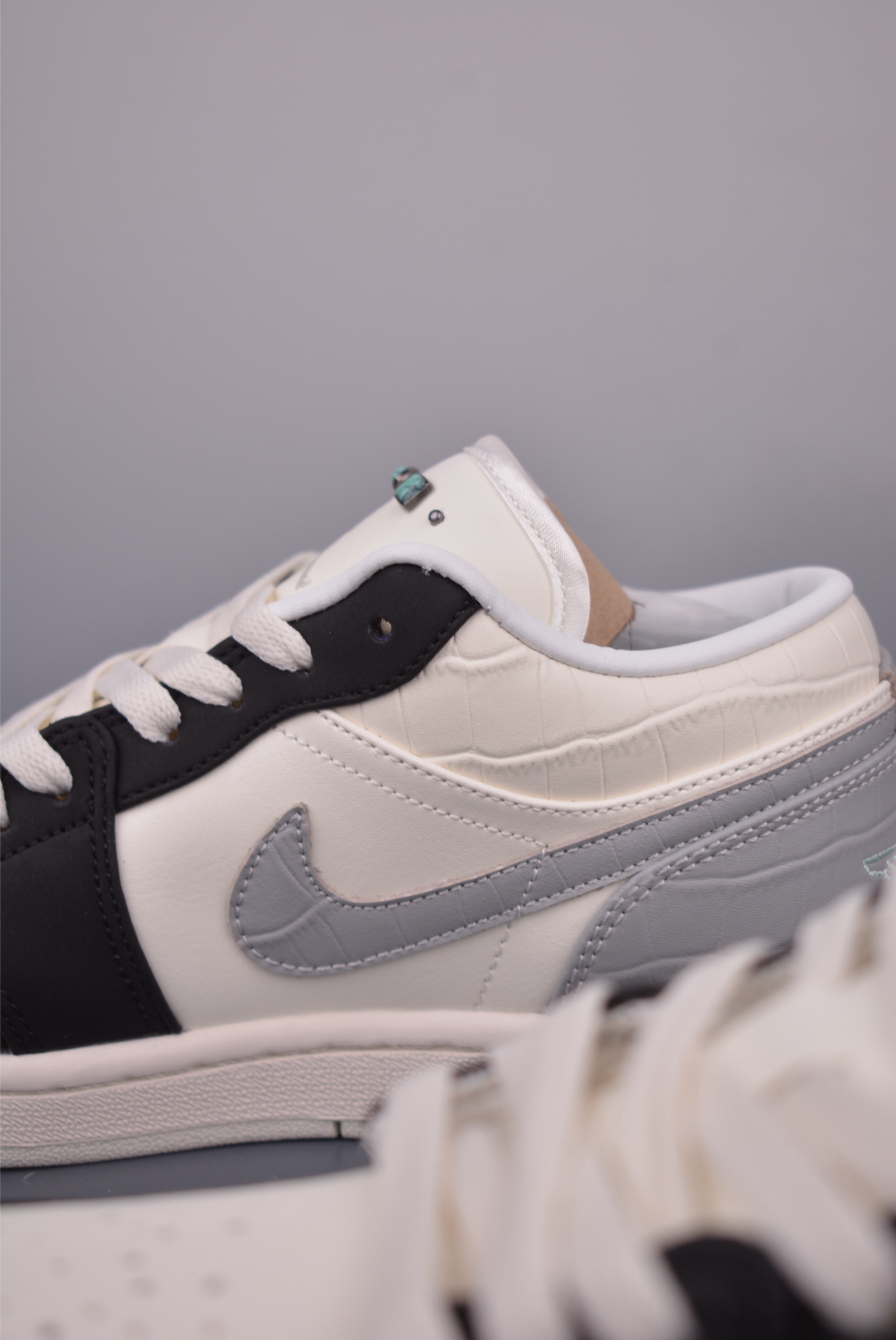 200 Air Jordan 1 Low 雾霾珍珠 AJ1乔1低帮休闲板鞋 IO2242-101-Chinese UA Cheap High Quatity Brand Clothes Bags handbags Sneakers wholesale wholesaler seller from China Factory suppliers Fashion Clothing Shoes best Quality Beautiful Price 200 Air Jordan 1 Low 雾霾珍珠 AJ1乔1低帮休闲板鞋 IO2242-101