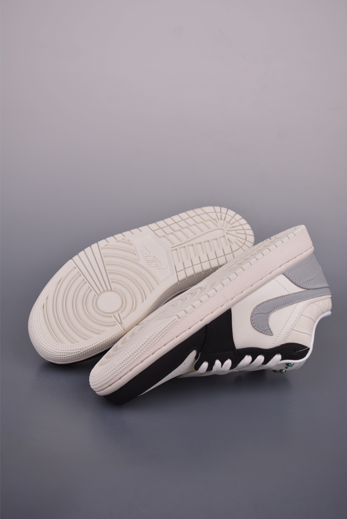 200 Air Jordan 1 Low 雾霾珍珠 AJ1乔1低帮休闲板鞋 IO2242-101-Chinese UA Cheap High Quatity Brand Clothes Bags handbags Sneakers wholesale wholesaler seller from China Factory suppliers Fashion Clothing Shoes best Quality Beautiful Price 200 Air Jordan 1 Low 雾霾珍珠 AJ1乔1低帮休闲板鞋 IO2242-101