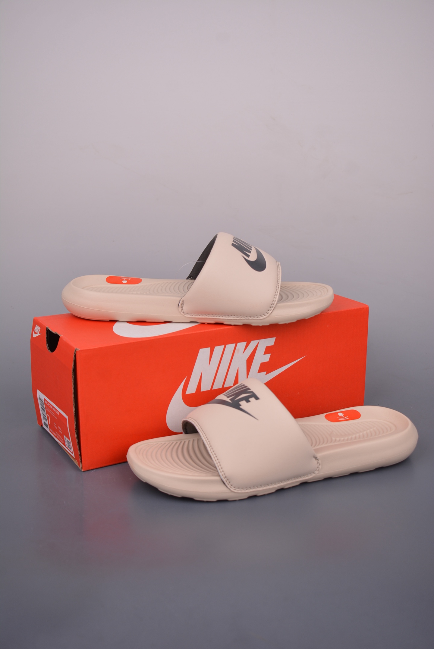 Nike Victori One Slide: Lightweight, Comfortable Summer Sandal - Style & Comfort 1 i1751920595633 1301 0 0