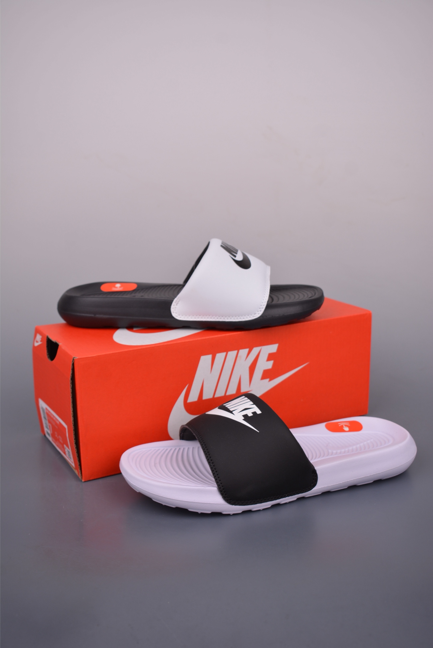 Nike Victori One Slide: Lightweight, Comfortable Summer Sandal - Style & Comfort 6 i1751920595643 7553 0 5