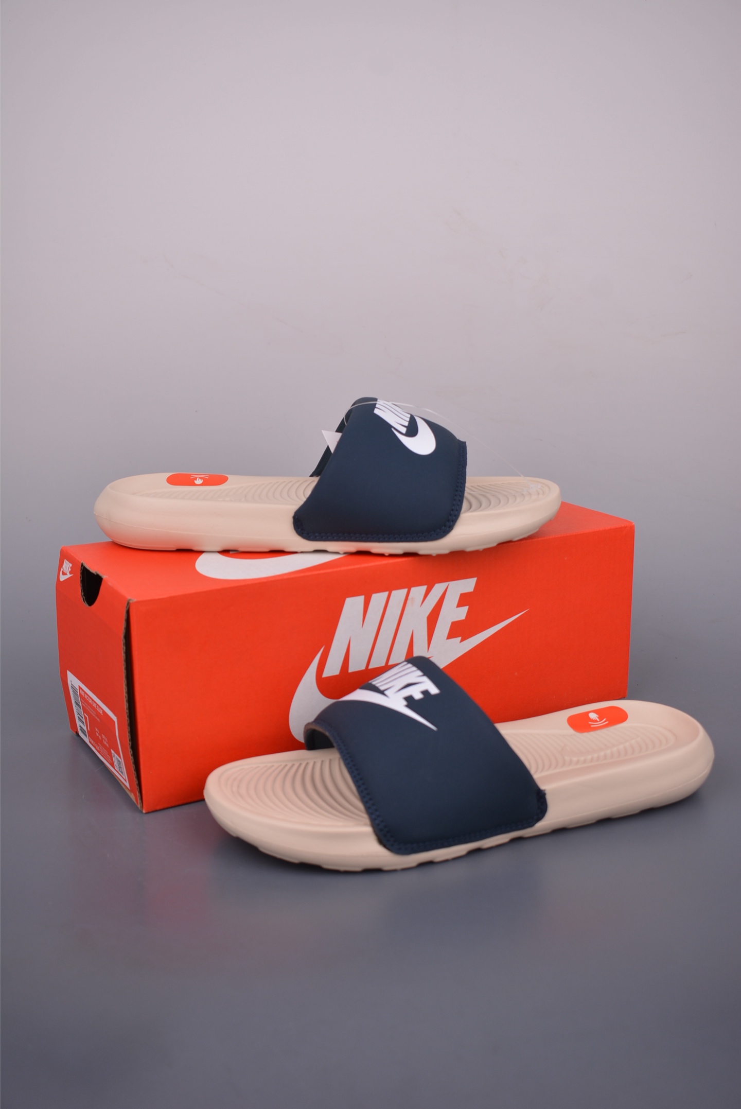 Nike Victori One Slide: Lightweight, Comfortable Summer Sandal - Style & Comfort 8 i1751920595649 1589 0 7