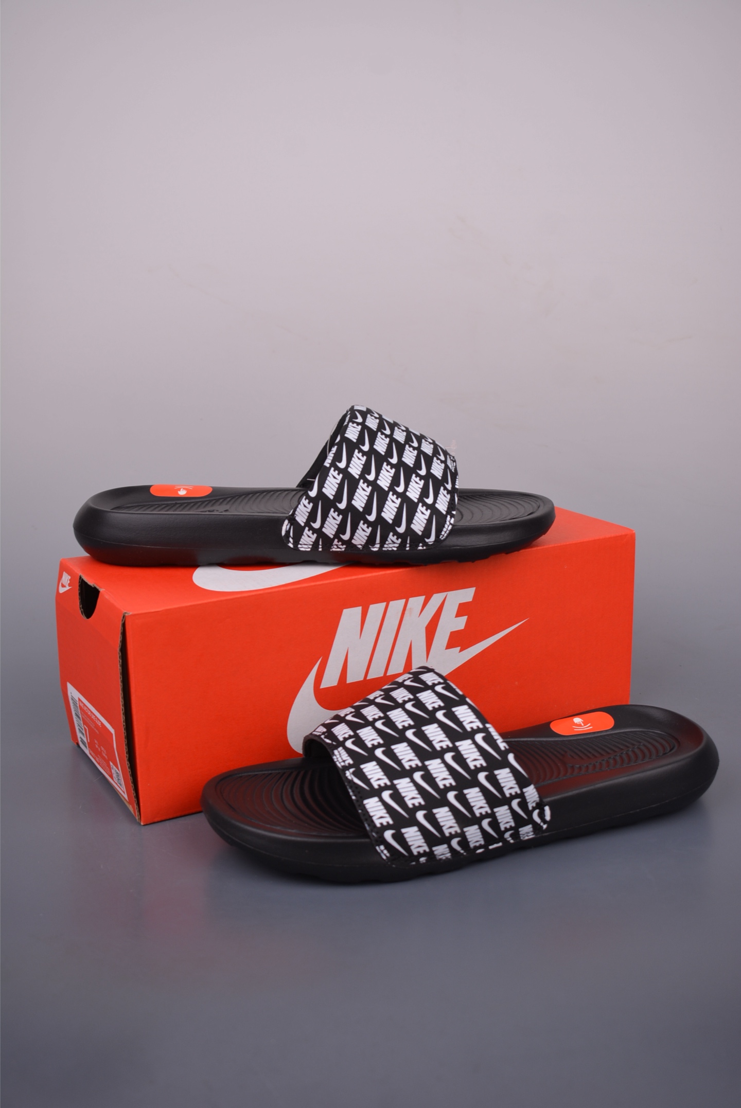 Nike Victori One Slide: Lightweight, Comfortable Summer Sandal - Style & Comfort 9 i1751920595802 1514 0 8