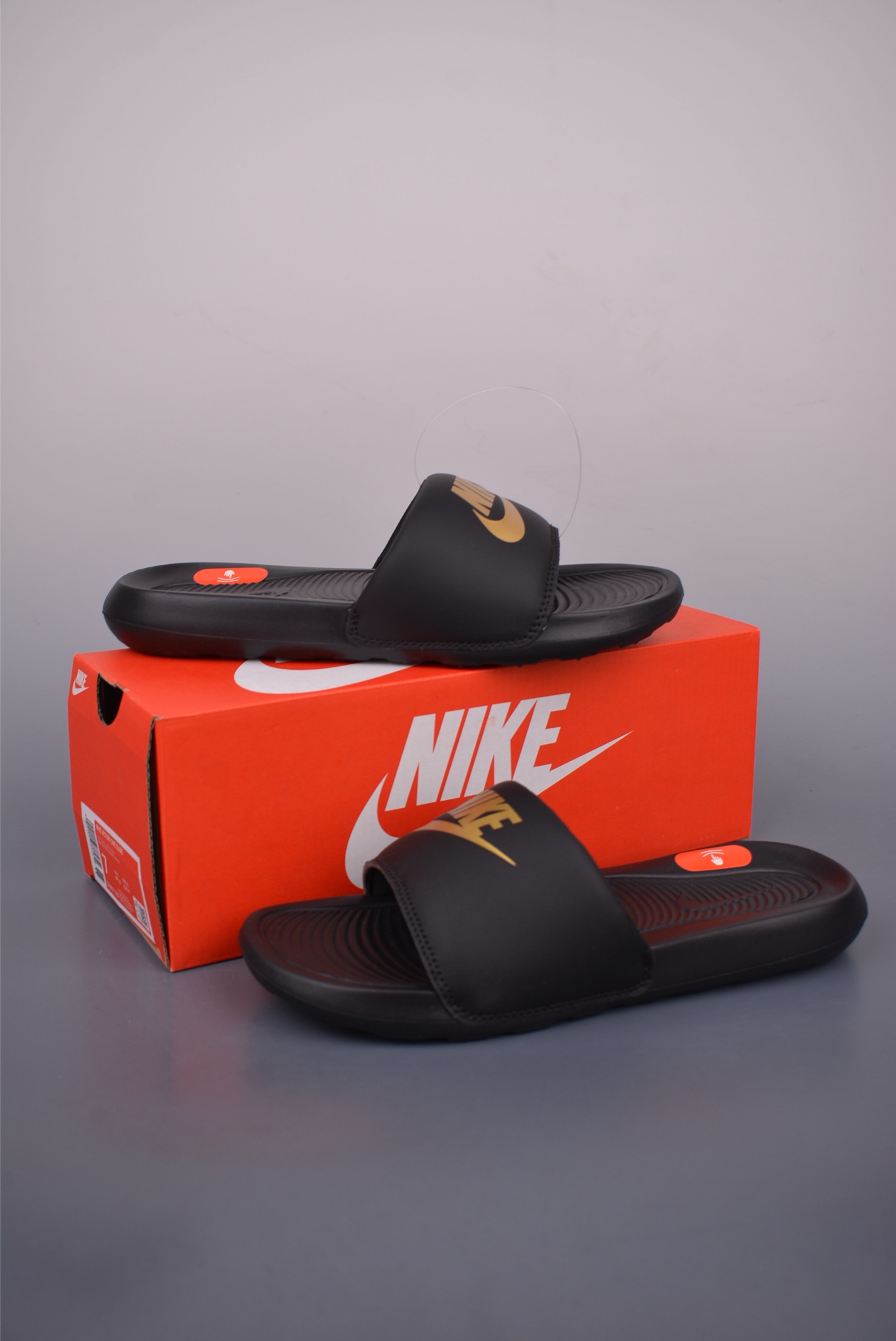 Nike Victori One Slide: Lightweight, Comfortable Summer Sandal - Style & Comfort 7 i1751920597494 338 0 6