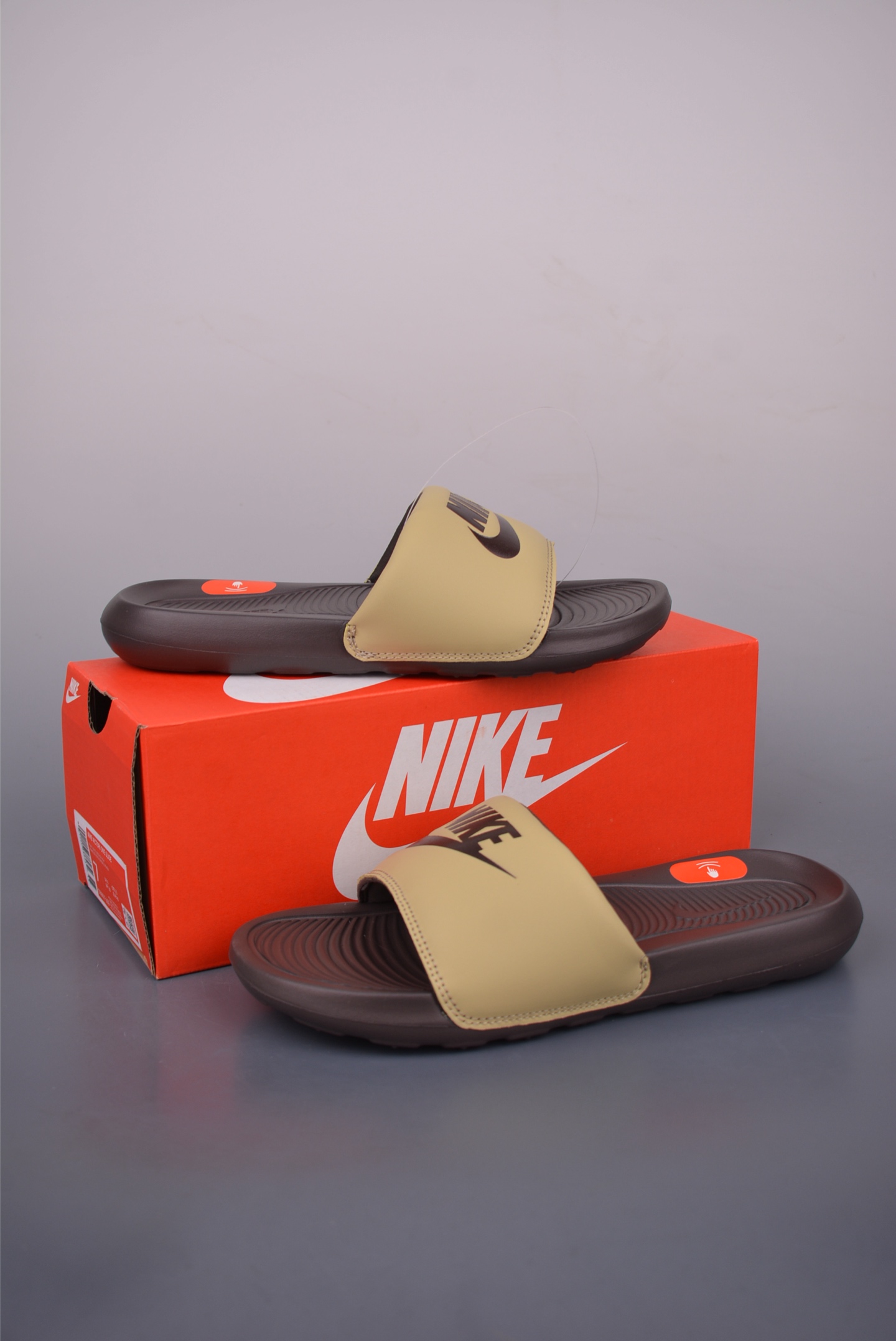 Nike Victori One Slide: Lightweight, Comfortable Summer Sandal - Style & Comfort 5 i1751920597509 3077 0 4