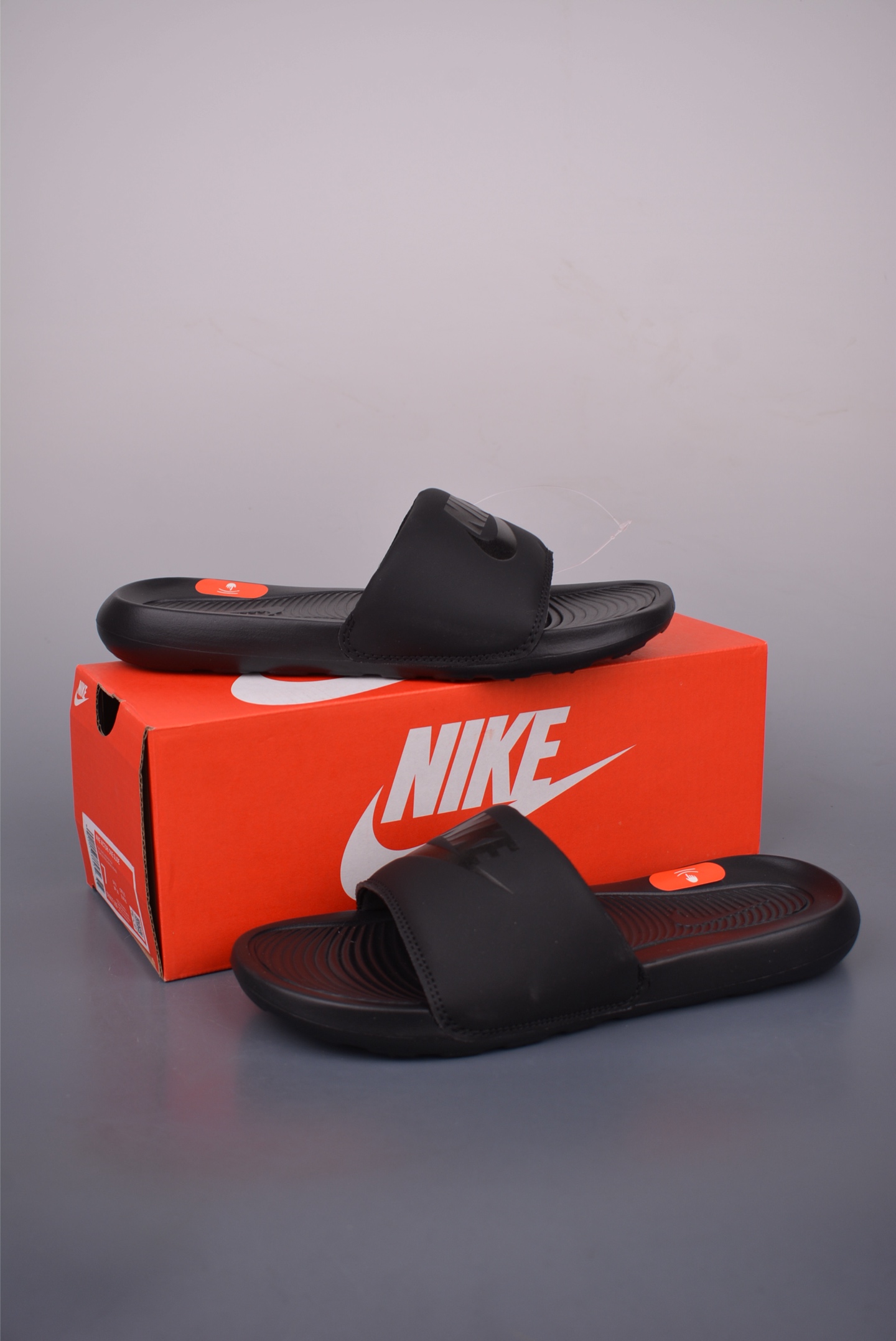 Nike Victori One Slide: Lightweight, Comfortable Summer Sandal - Style & Comfort 4 i1751920597514 6569 0 3