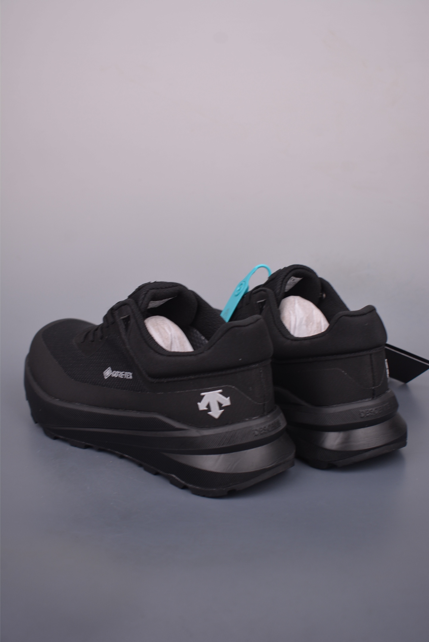 280 DESCENTE迪桑特 EASE WIRE 广东纯原版本 时尚休闲运动覆盖防水男子越野跑鞋 D4431LCR23-Chinese UA Cheap High Quatity Brand Clothes Bags handbags Sneakers wholesale wholesaler seller from China Factory suppliers Fashion Clothing Shoes best Quality Beautiful Price 280 DESCENTE迪桑特 EASE WIRE 广东纯原版本 时尚休闲运动覆盖防水男子越野跑鞋 D4431LCR23