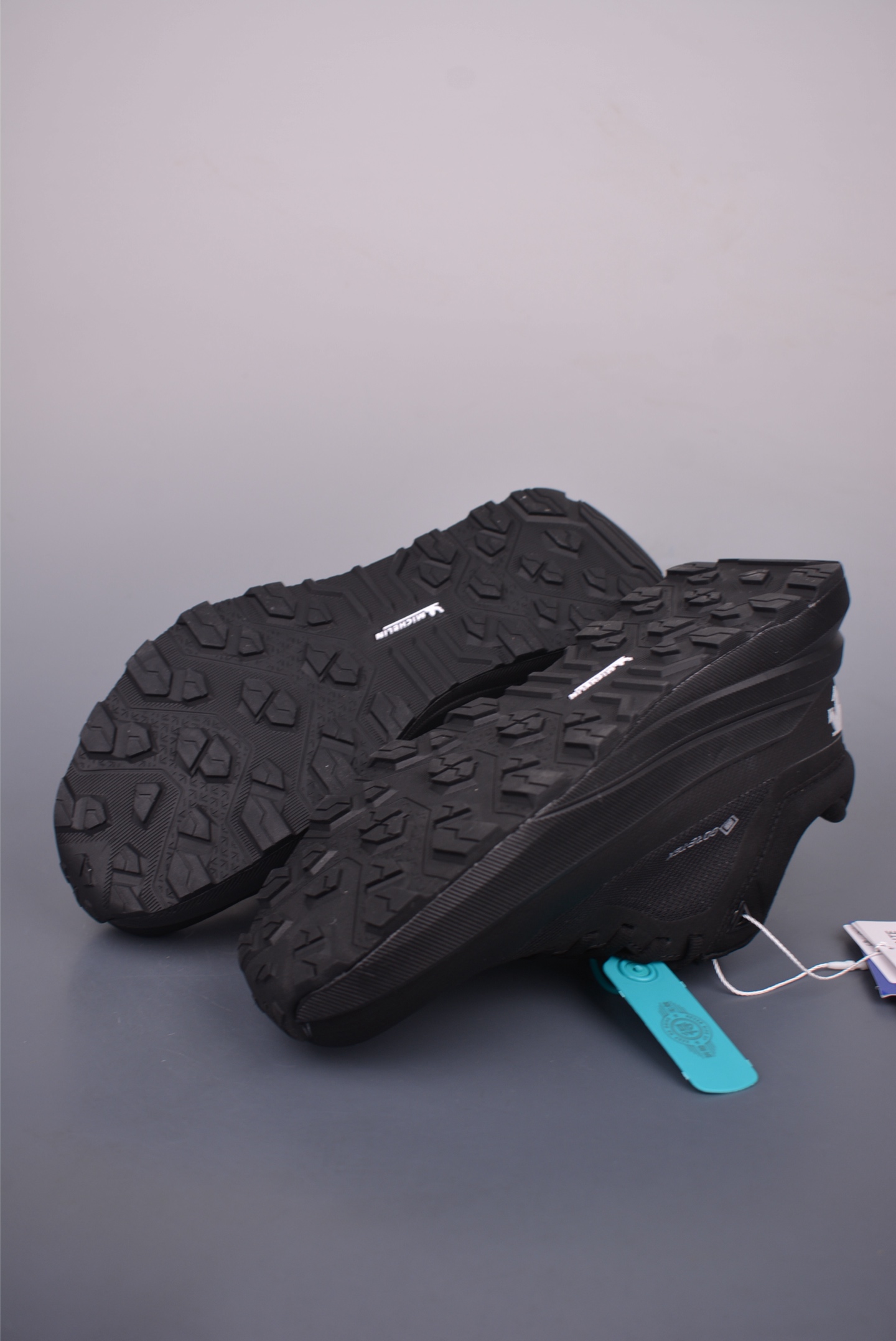 280 DESCENTE迪桑特 EASE WIRE 广东纯原版本 时尚休闲运动覆盖防水男子越野跑鞋 D4431LCR23-Chinese UA Cheap High Quatity Brand Clothes Bags handbags Sneakers wholesale wholesaler seller from China Factory suppliers Fashion Clothing Shoes best Quality Beautiful Price 280 DESCENTE迪桑特 EASE WIRE 广东纯原版本 时尚休闲运动覆盖防水男子越野跑鞋 D4431LCR23