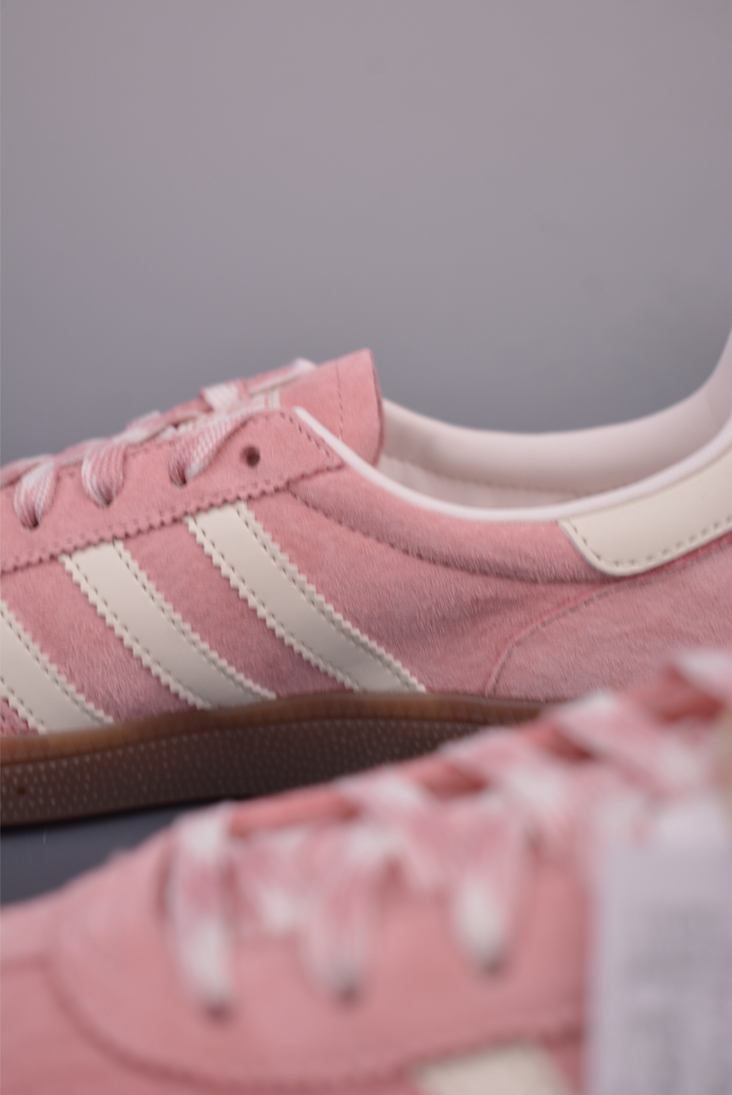 180 Adidas Handball Spezial 充正版本 阿迪达斯经典款 复古休闲板鞋 KJ6305-Chinese UA Cheap High Quatity Brand Clothes Bags handbags Sneakers wholesale wholesaler seller from China Factory suppliers Fashion Clothing Shoes best Quality Beautiful Price 180 Adidas Handball Spezial 充正版本 阿迪达斯经典款 复古休闲板鞋 KJ6305