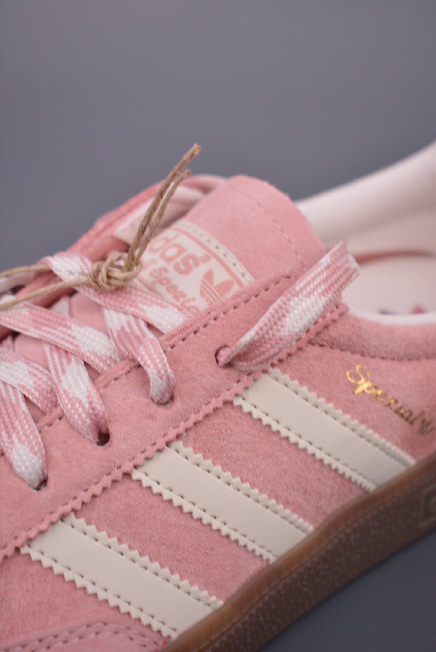 180 Adidas Handball Spezial 充正版本 阿迪达斯经典款 复古休闲板鞋 KJ6305-Chinese UA Cheap High Quatity Brand Clothes Bags handbags Sneakers wholesale wholesaler seller from China Factory suppliers Fashion Clothing Shoes best Quality Beautiful Price 180 Adidas Handball Spezial 充正版本 阿迪达斯经典款 复古休闲板鞋 KJ6305