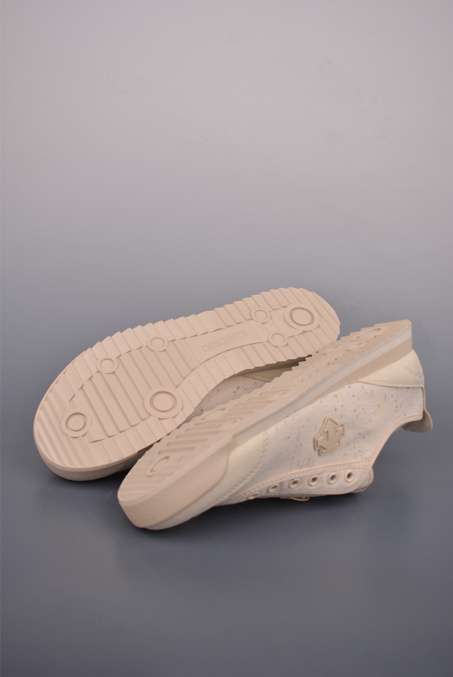 Descente Chron Tempo Replica Sneakers - Breathable Canvas Slip-On Shoes 3 i1752084491970 6125 0 2
