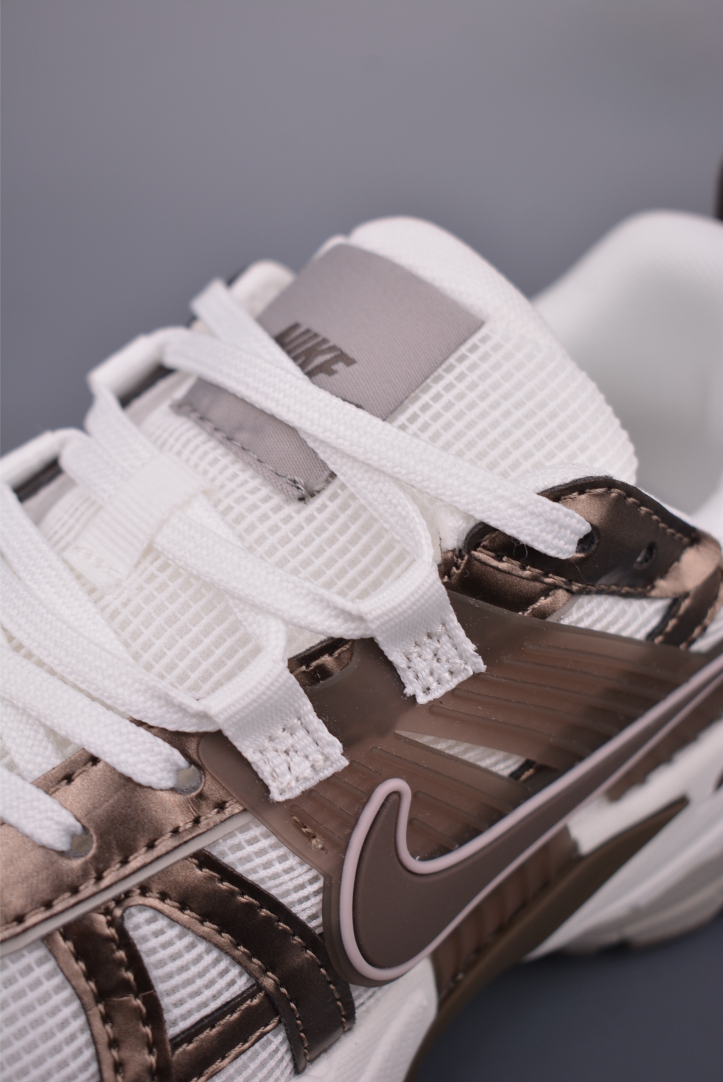 Nike V2K Runtekk Low-Top Running Shoes - Cushioned, Breathable, and Retro Style 8 i1752085255821 7282 0 6