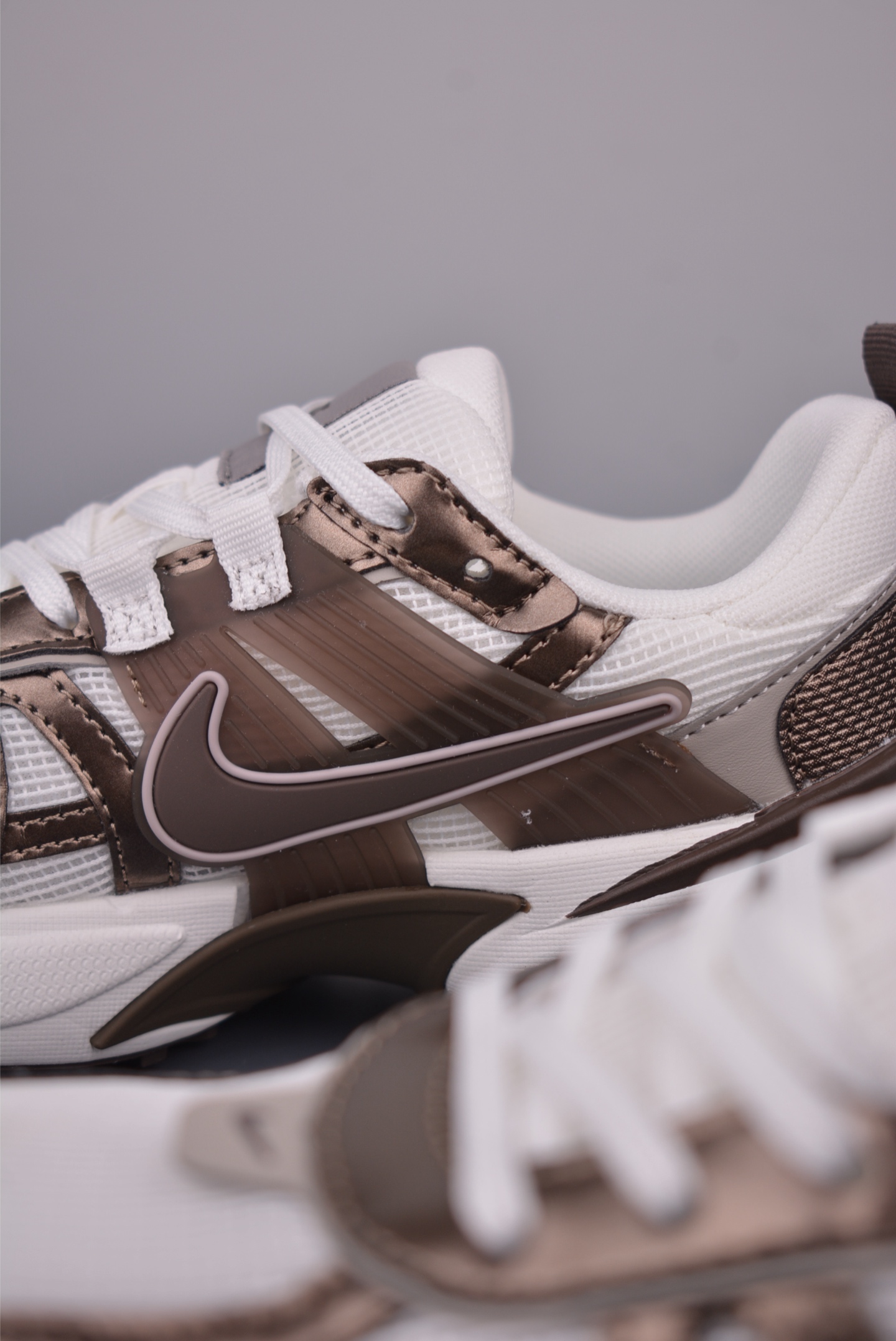 Nike V2K Runtekk Low-Top Running Shoes - Cushioned, Breathable, and Retro Style 9 i1752085259804 7637 0 7