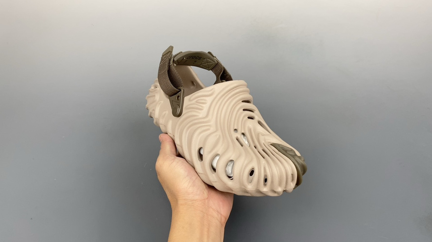 Crocs Echo Clog: Lightweight Comfort, Stylish Design - Perfect for Summer! 4 Crocs Echo Clog: Lightweight Comfort, Stylish Design - Perfect for Summer!