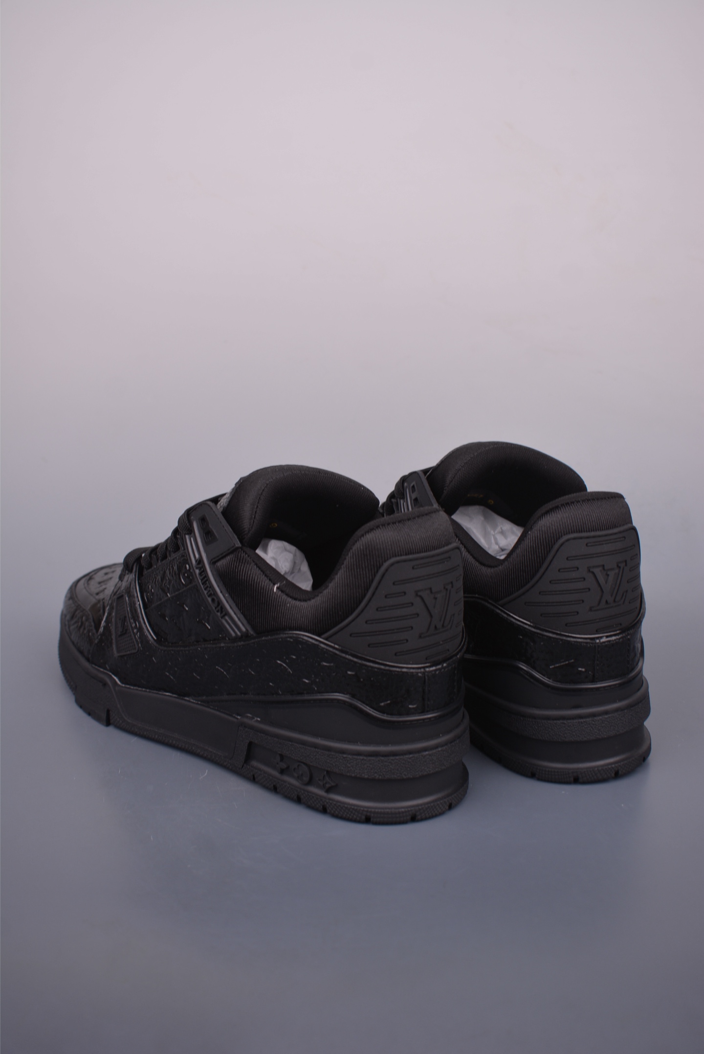 Louis Vuitton Trainer Sneaker Low Black Grained Leather Size 39-46 2 i1752087790391 2786 0 1