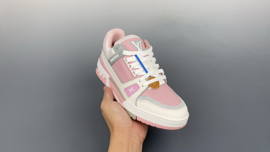 Louis Vuitton Trainer Low-top Casual Sneakers in Pink Leather