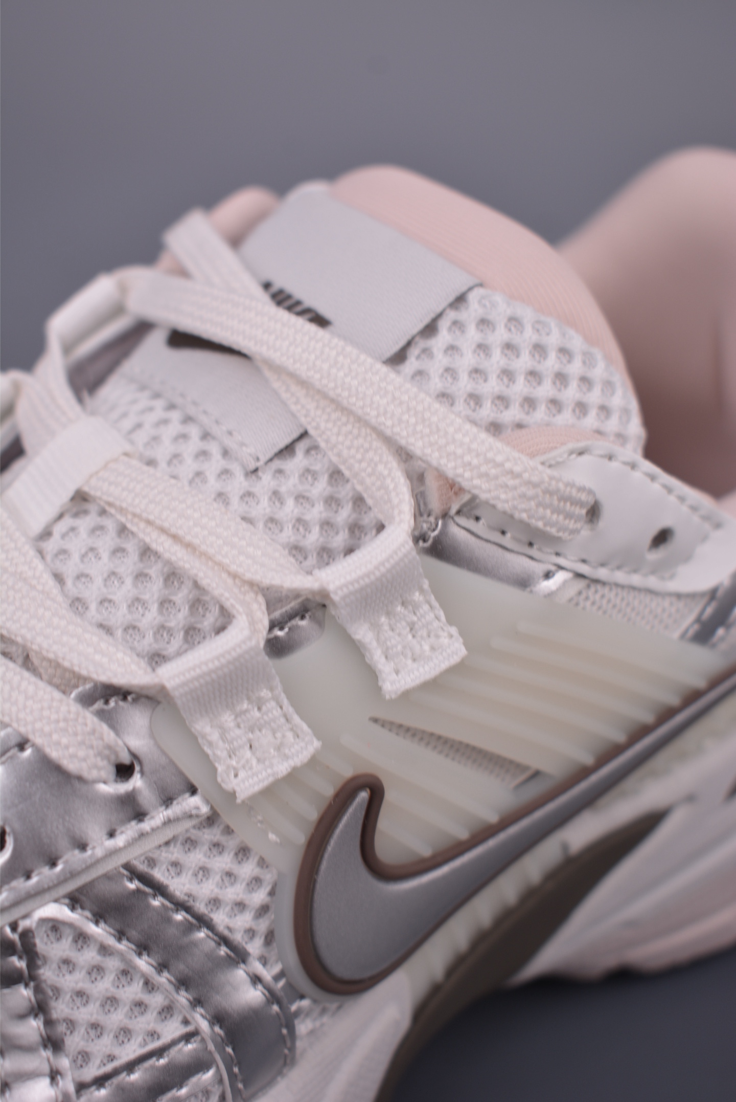 NIKE V2K Runtekk 版本 减震防滑复古低帮跑步鞋 FD0736-010-莆田鞋,莆田鞋货源,高仿鞋,高仿鞋货源,安福档口,莆田高仿鞋,莆田鞋批发,高仿鞋批发,莆田高仿运动鞋,高仿运动鞋,莆田运动鞋 NIKE V2K Runtekk 版本 减震防滑复古低帮跑步鞋 FD0736-010