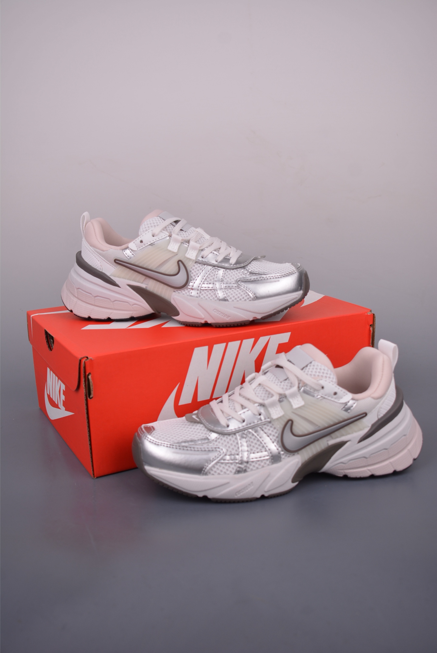 NIKE V2K Runtekk 版本 减震防滑复古低帮跑步鞋 FD0736-010-莆田鞋,莆田鞋货源,高仿鞋,高仿鞋货源,安福档口,莆田高仿鞋,莆田鞋批发,高仿鞋批发,莆田高仿运动鞋,高仿运动鞋,莆田运动鞋 NIKE V2K Runtekk 版本 减震防滑复古低帮跑步鞋 FD0736-010