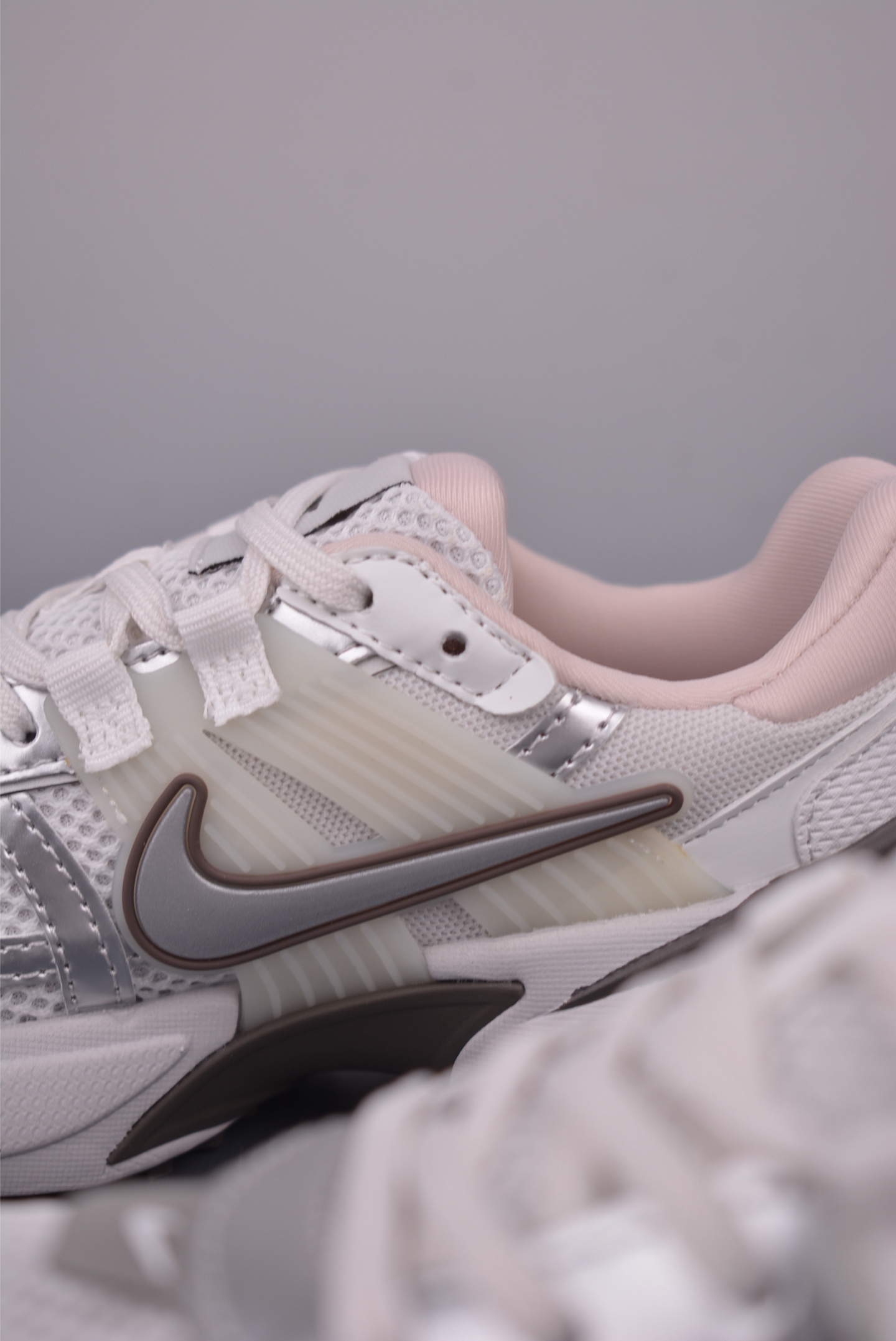 NIKE V2K Runtekk 版本 减震防滑复古低帮跑步鞋 FD0736-010-莆田鞋,莆田鞋货源,高仿鞋,高仿鞋货源,安福档口,莆田高仿鞋,莆田鞋批发,高仿鞋批发,莆田高仿运动鞋,高仿运动鞋,莆田运动鞋 NIKE V2K Runtekk 版本 减震防滑复古低帮跑步鞋 FD0736-010