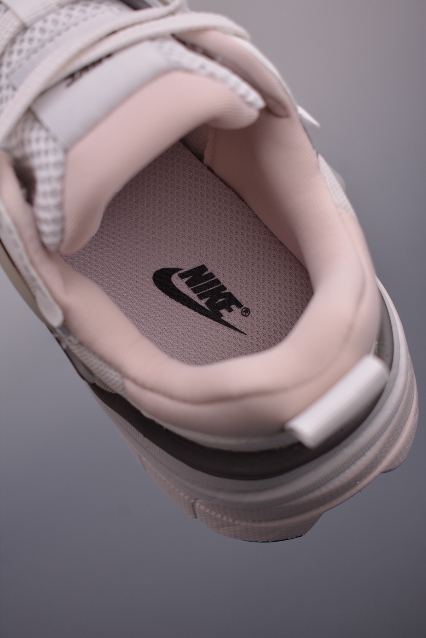 NIKE V2K Runtekk 版本 减震防滑复古低帮跑步鞋 FD0736-010-莆田鞋,莆田鞋货源,高仿鞋,高仿鞋货源,安福档口,莆田高仿鞋,莆田鞋批发,高仿鞋批发,莆田高仿运动鞋,高仿运动鞋,莆田运动鞋 NIKE V2K Runtekk 版本 减震防滑复古低帮跑步鞋 FD0736-010