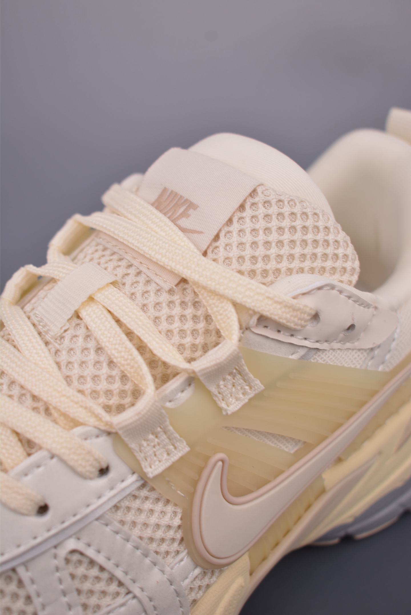 NIKE V2K Runtekk 版本 减震防滑复古低帮跑步鞋 HO1512-110